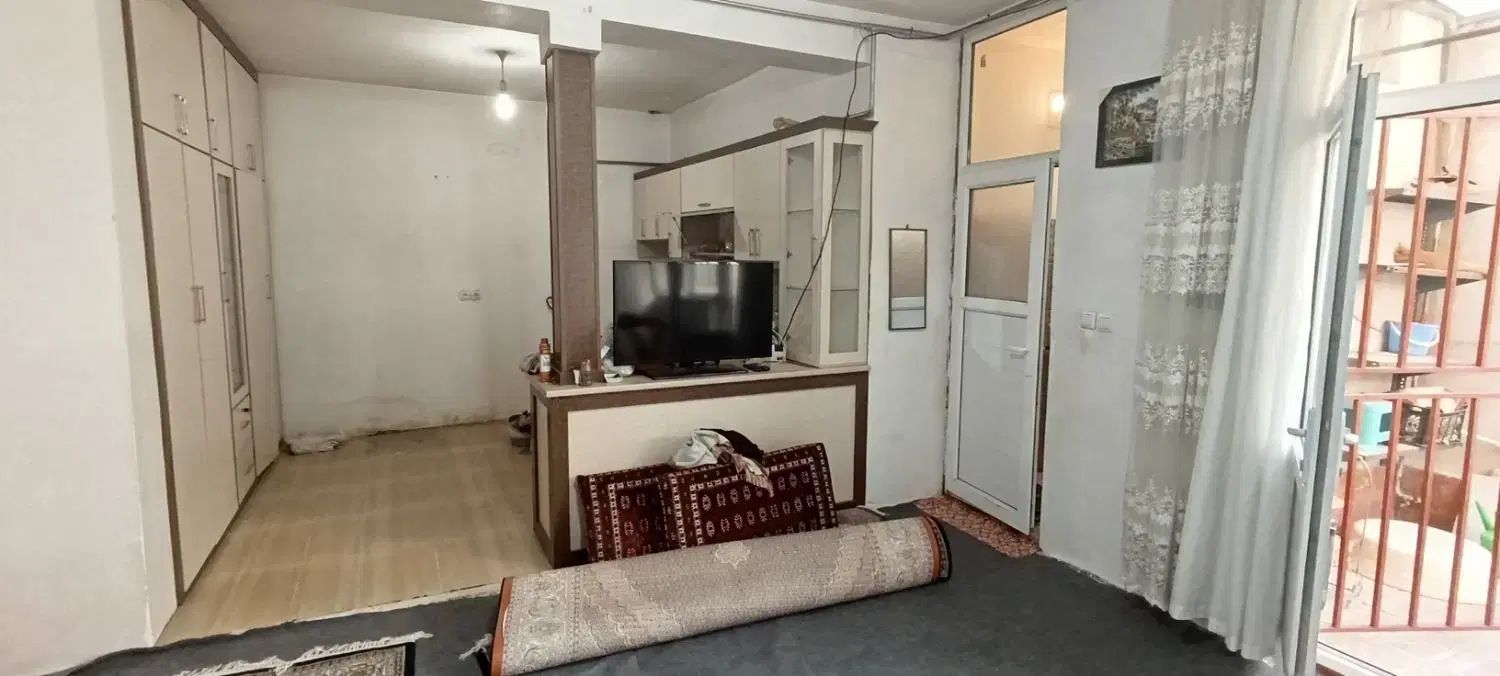 خانه با دوتا مغازه کشتارگاه مدرسه لیلا کاظمیان