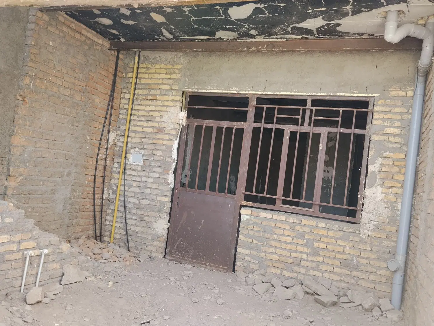 منزل نیمه ساز دوطبقه دستگرد