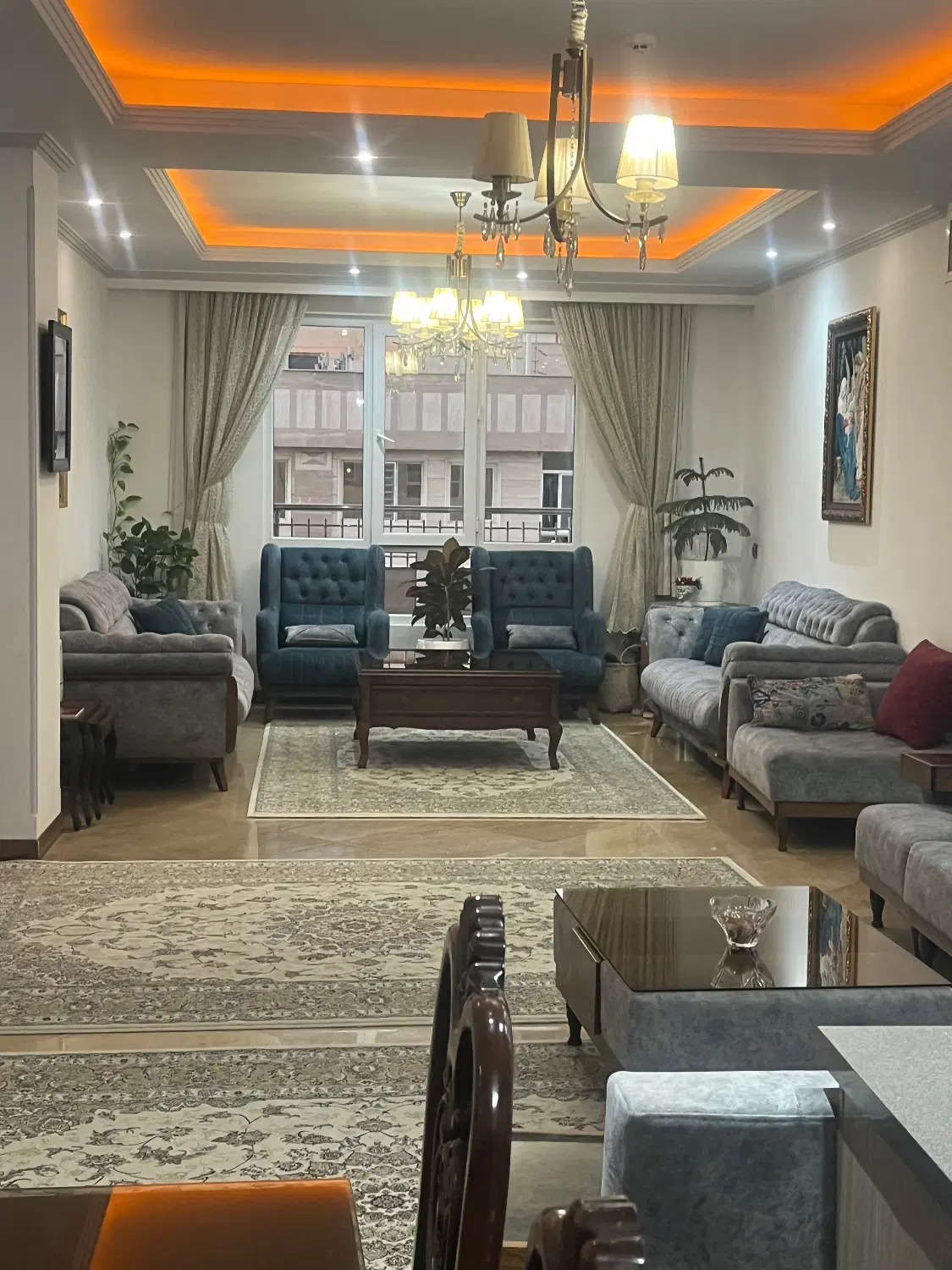 78متر چهارباغ  سالن پرده خور با پارکینگ