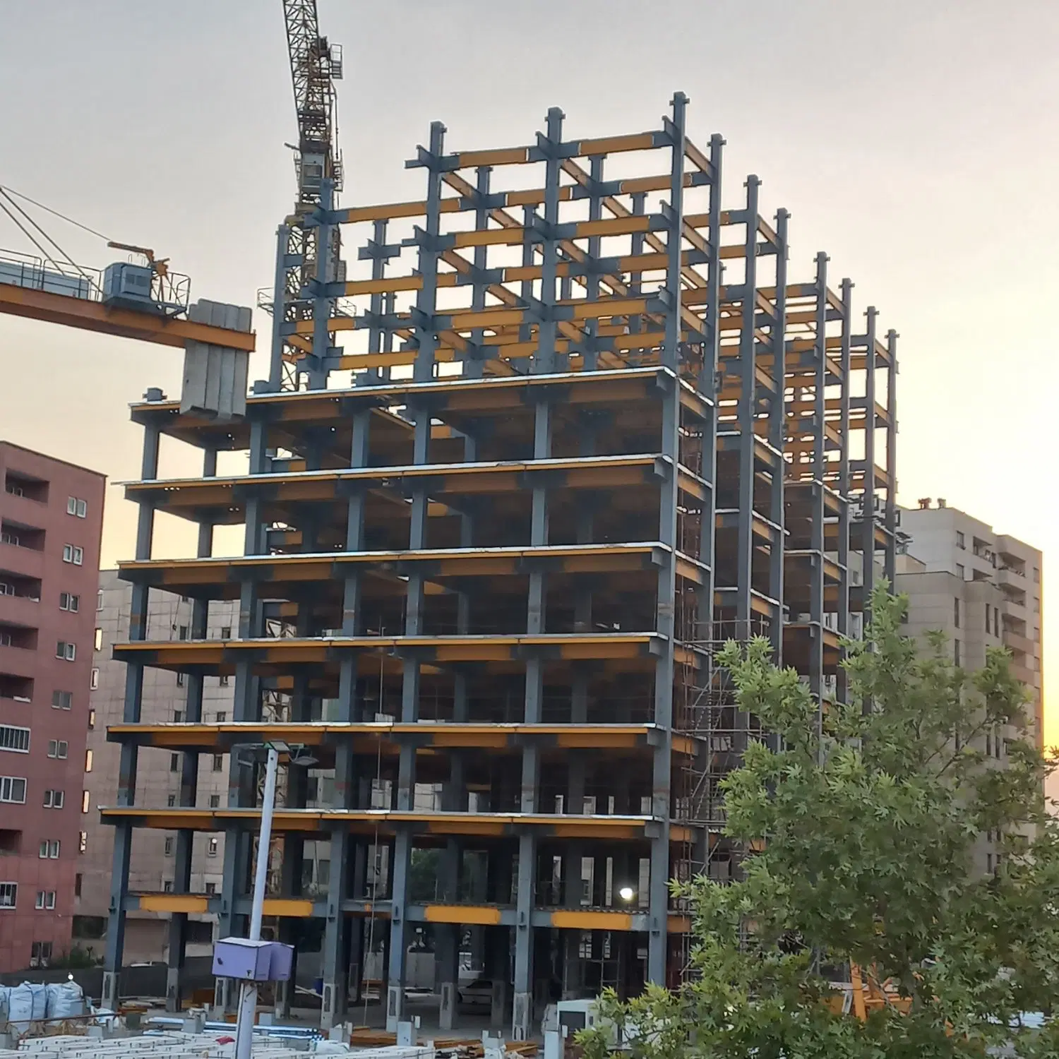 ۸۵ متر آپارتمان دو خوابه قدرالسهم