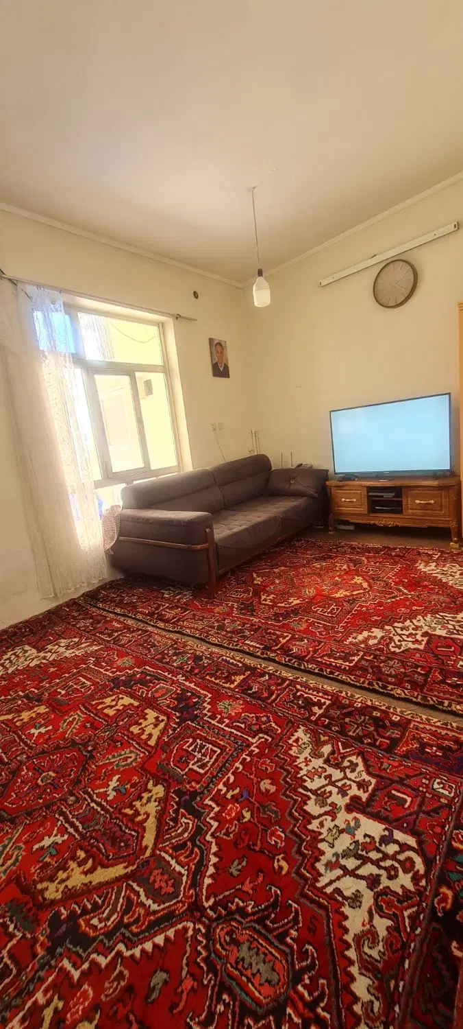 حیاط قطعه عقب پاسداران حیدراباد