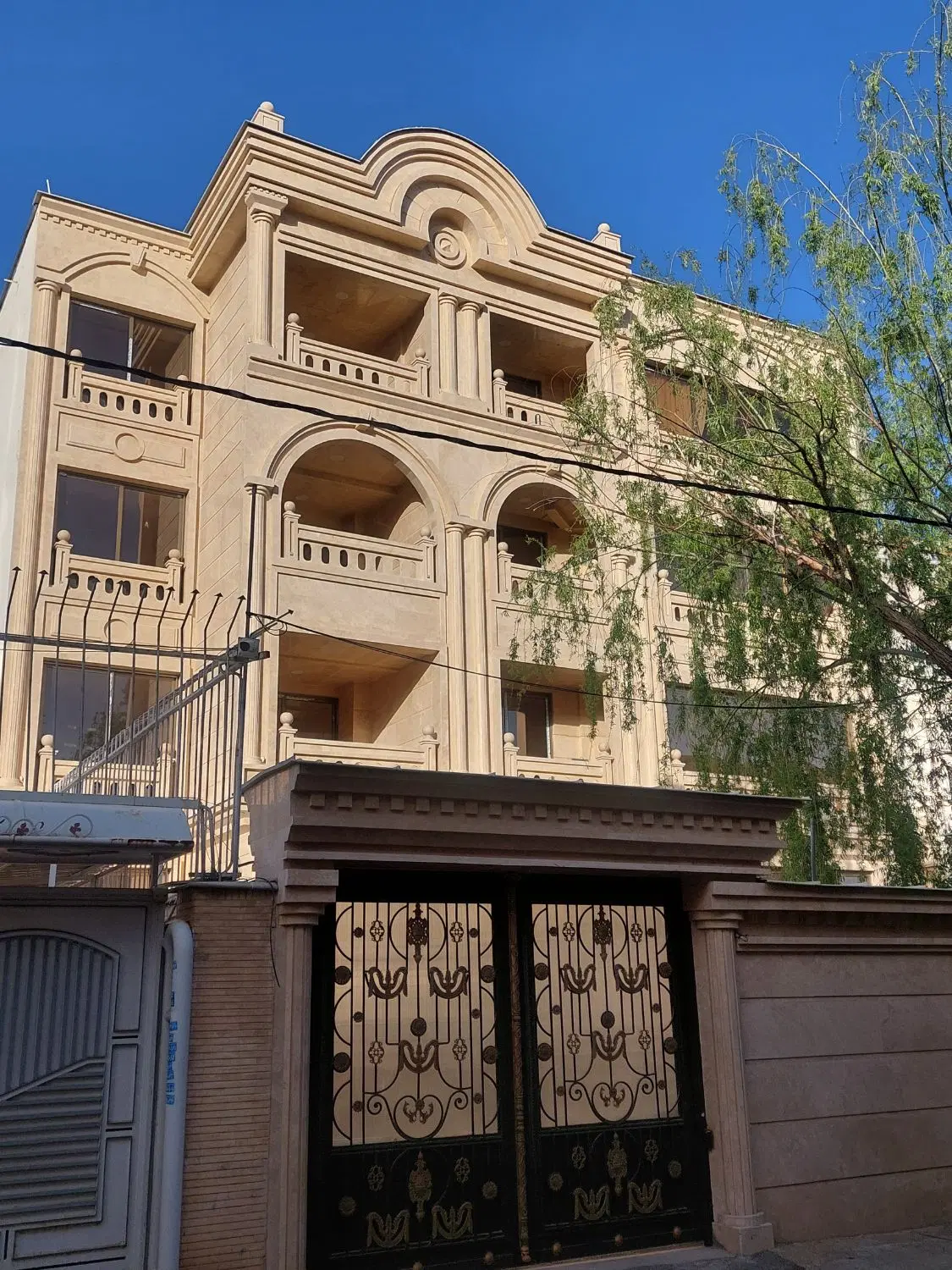 آپارتمان ۱۵۴ متر _دو خواب_خوش نقشه_جمهوری