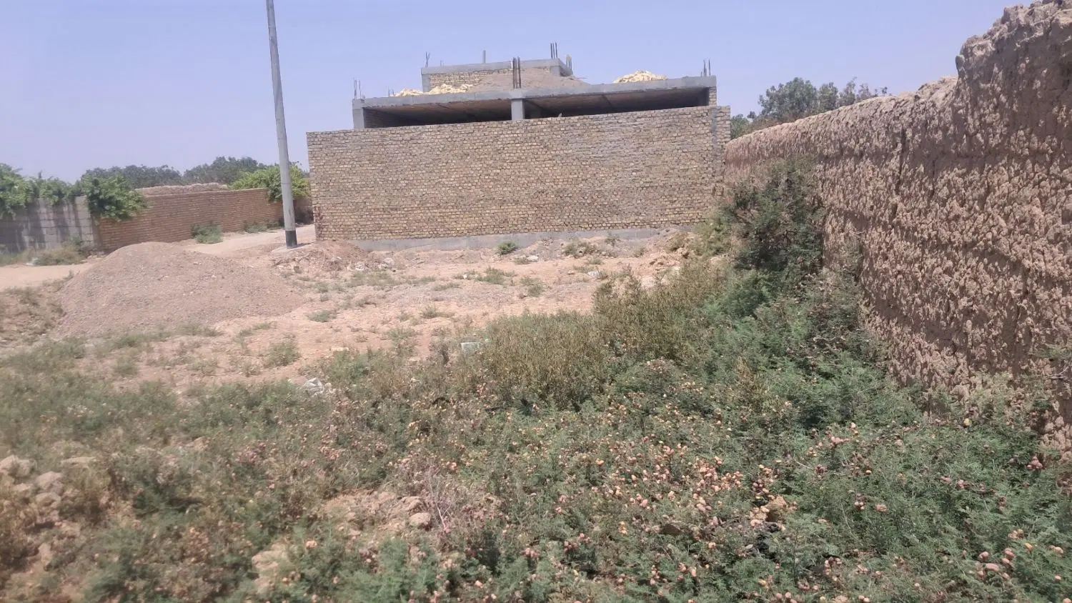 باسلام یک قطعه زمین واقع در خانقاه میبد