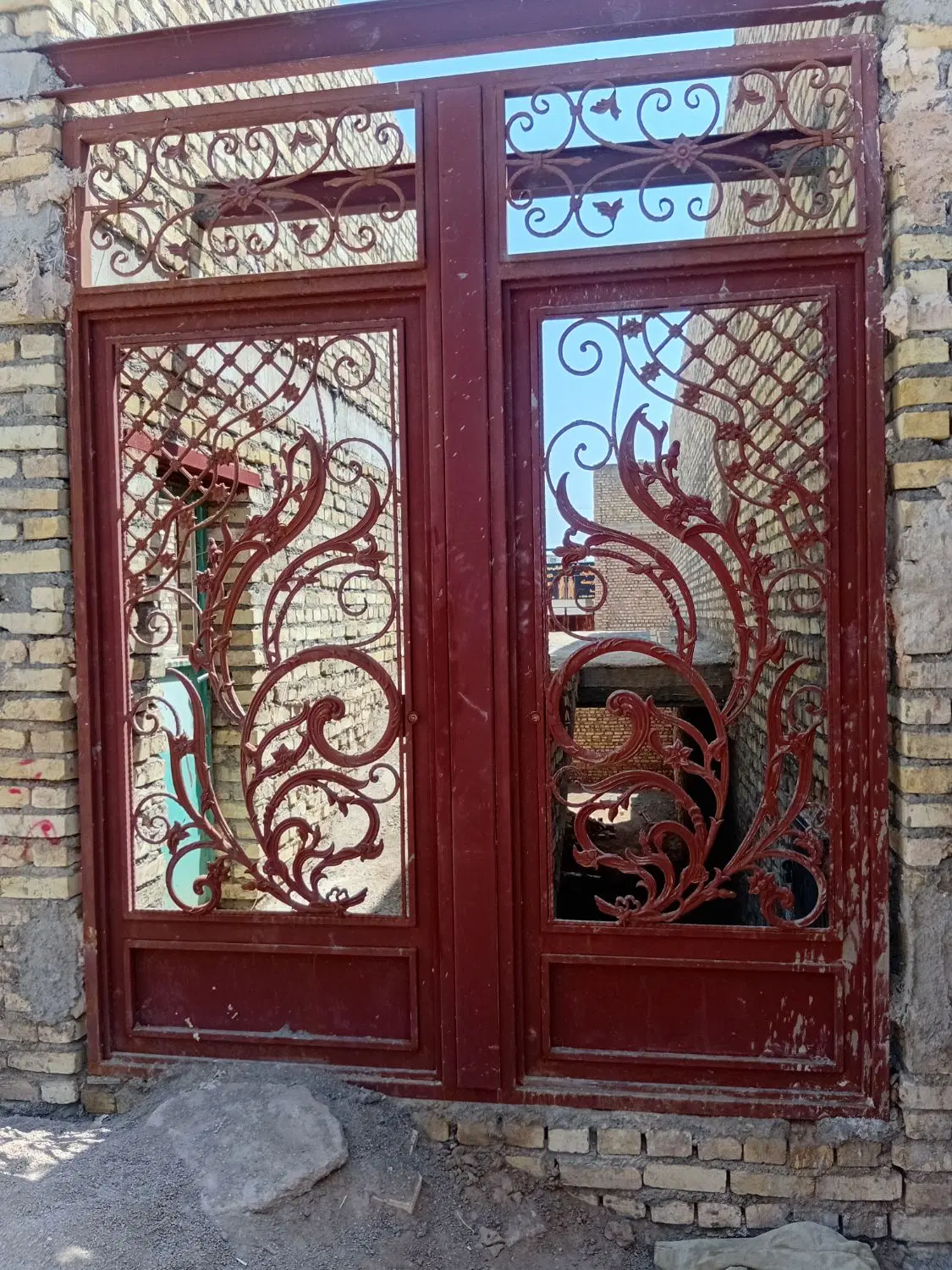 منزل مسکونی نیمه ساز