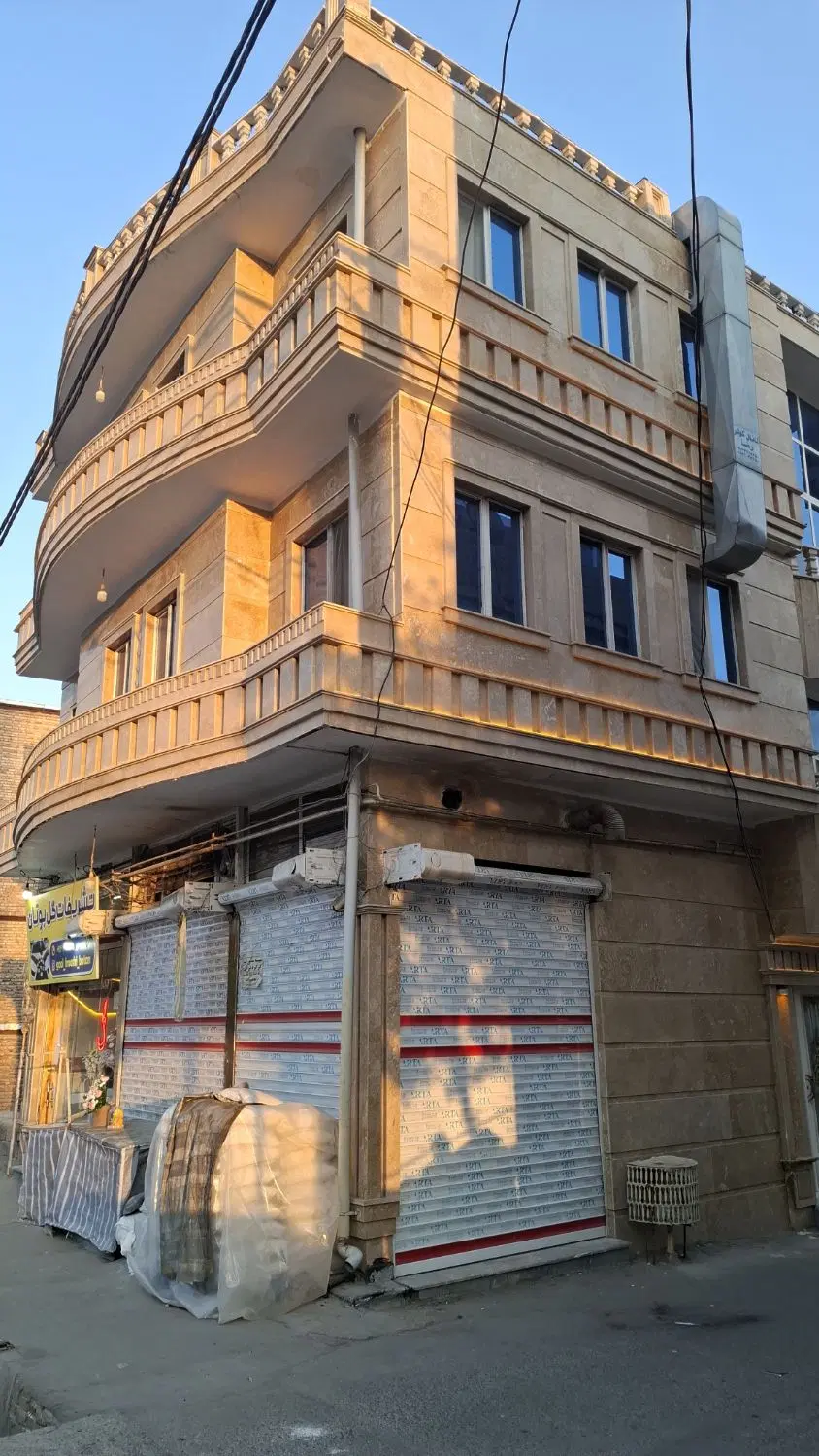 حیاط3طبقه فروشی