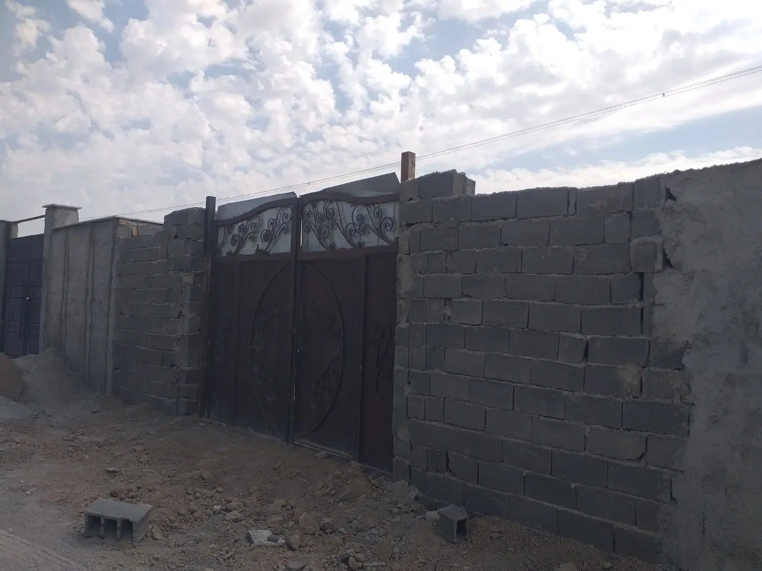 زمین چهار دیواری سند تکبرگ