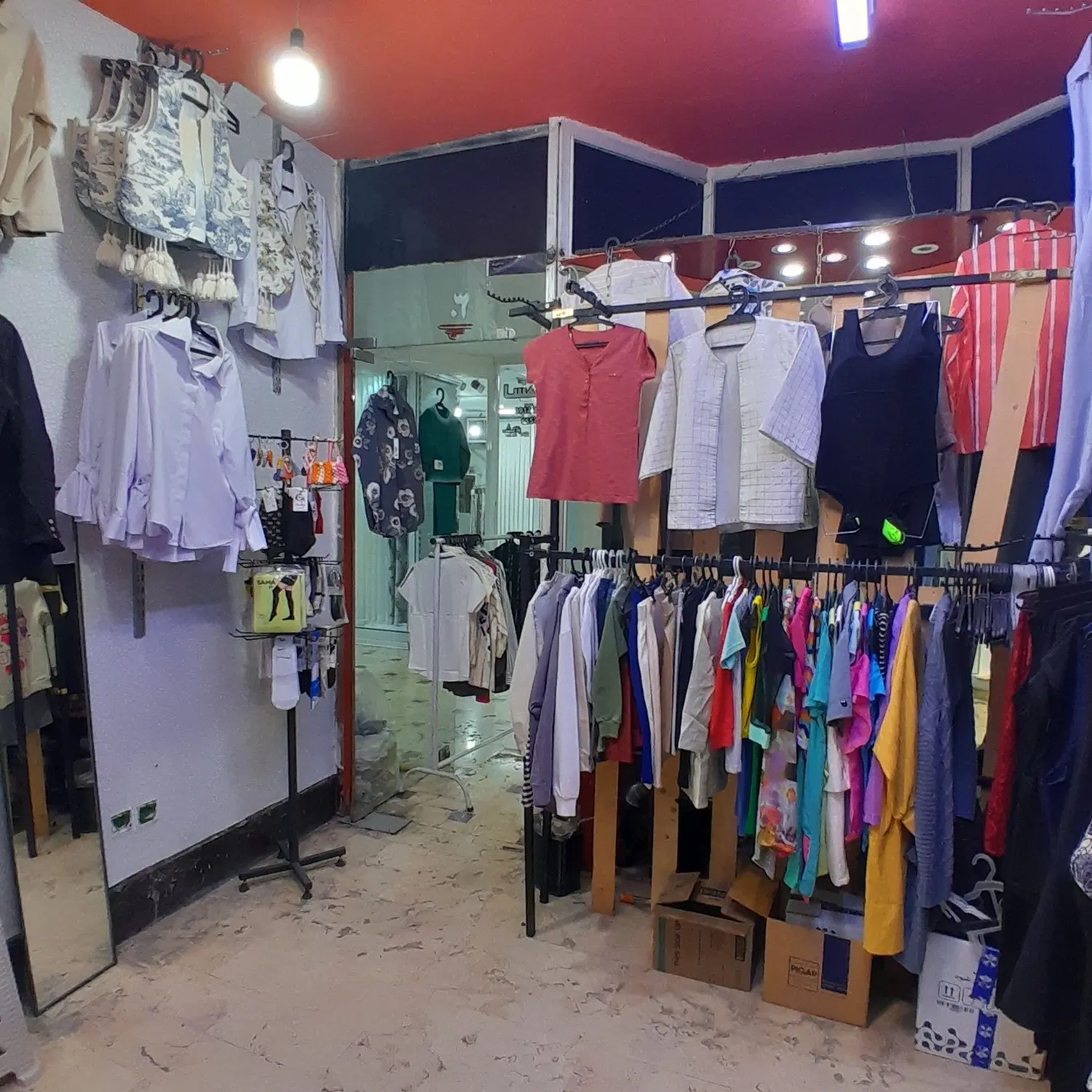 یک باب مغازه 17 متری پاساژ اندیشه