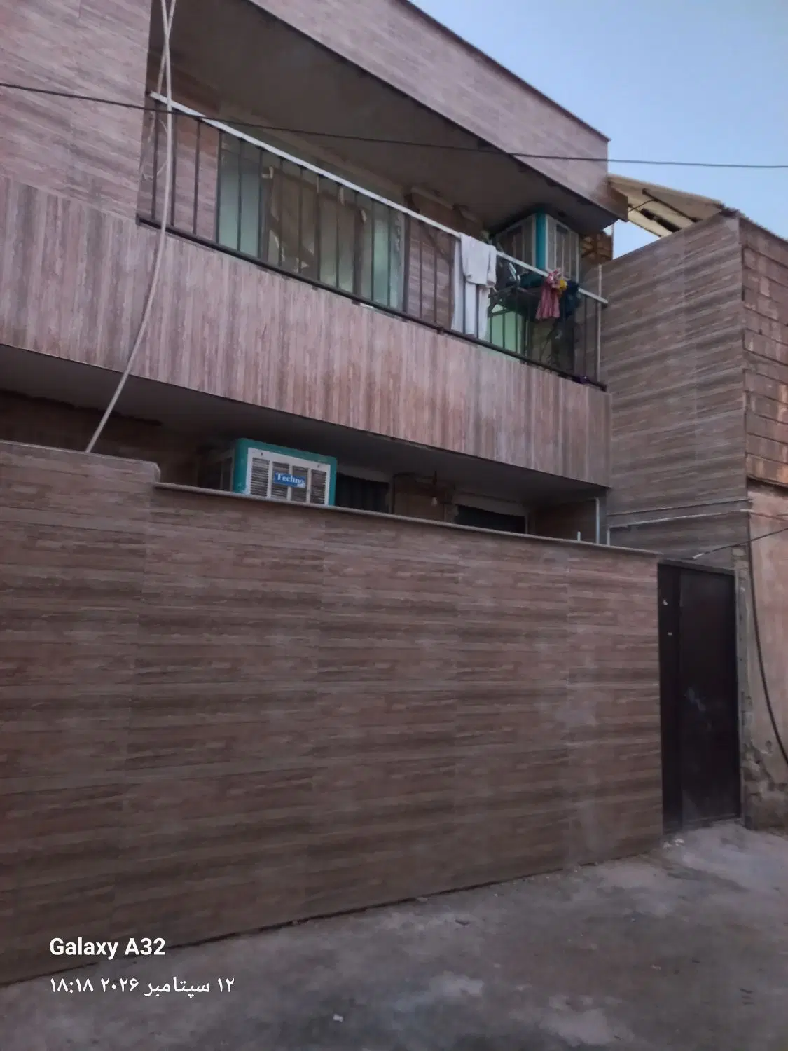 فروش منزل دو طبقه نما سنگی اقتصادی