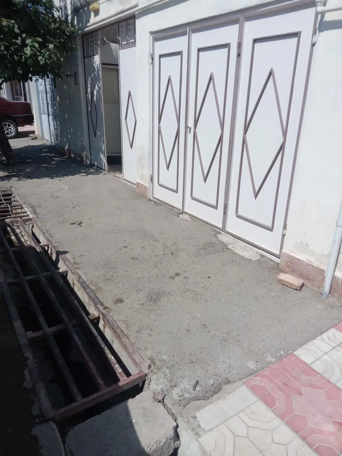 یک باب خانه مسکونی دوطبقه