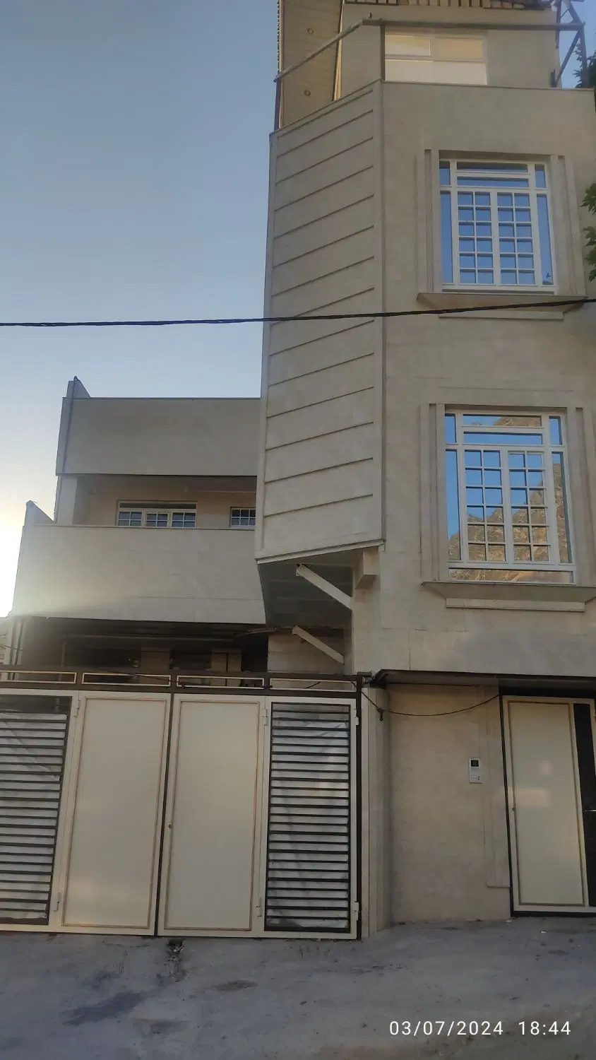 ویلایی ۱۸۰متر .