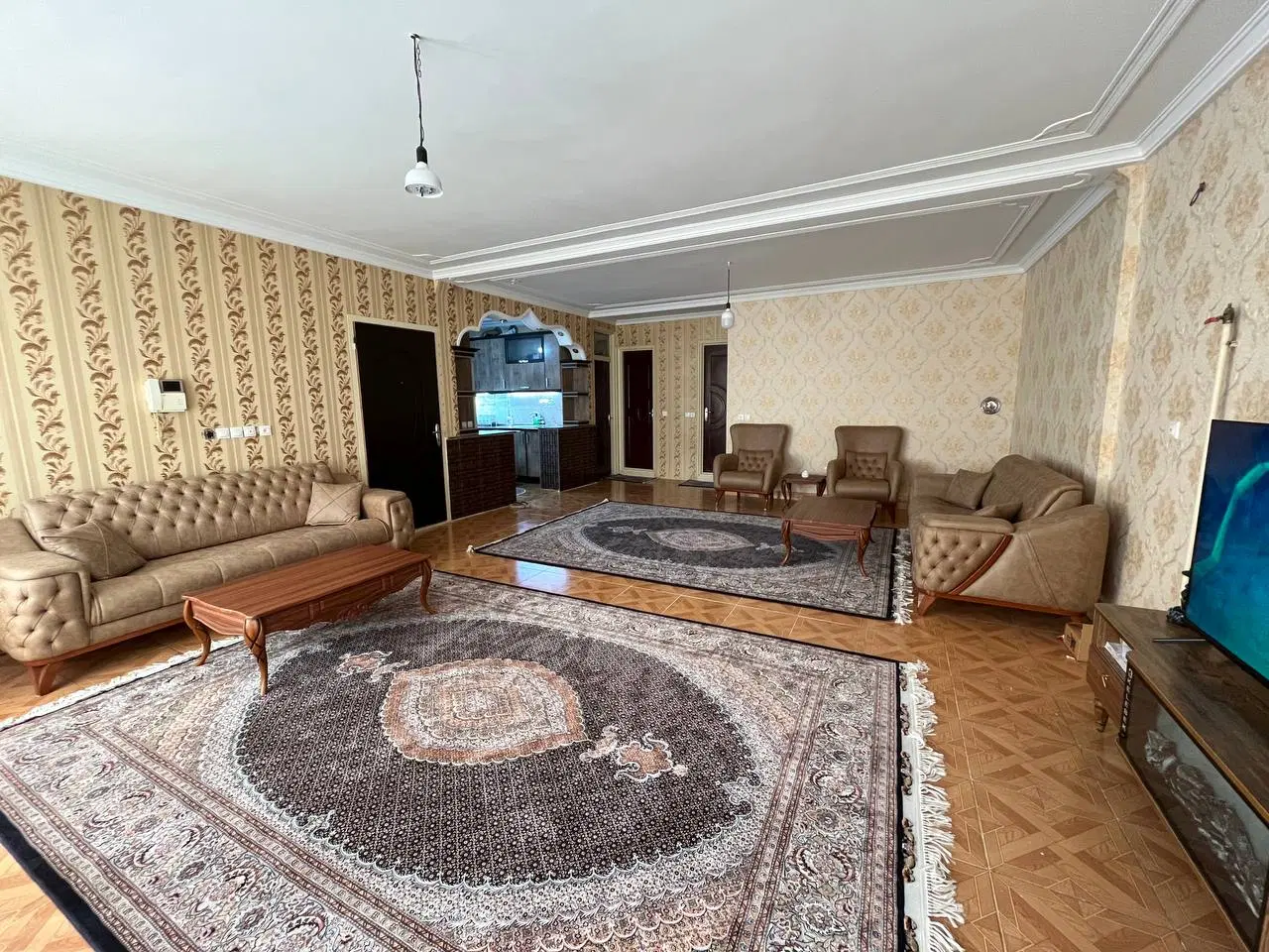 اجاره مسکونی شخصی ساز واقع در خیابان بهار کوی صفا