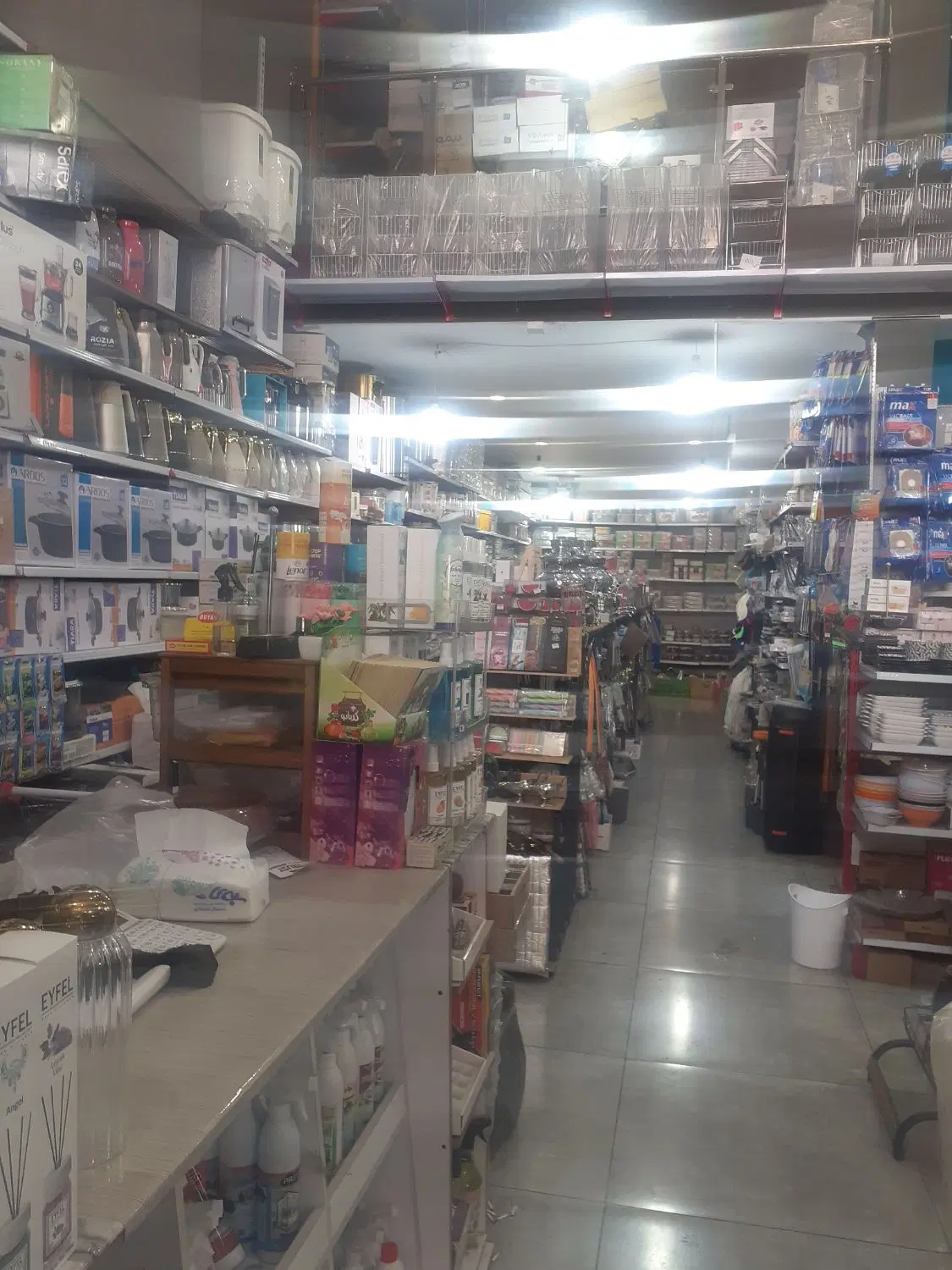 ۵۰۰ متر مغازه رهن و اجاره در صادقیه خ سازمان آب