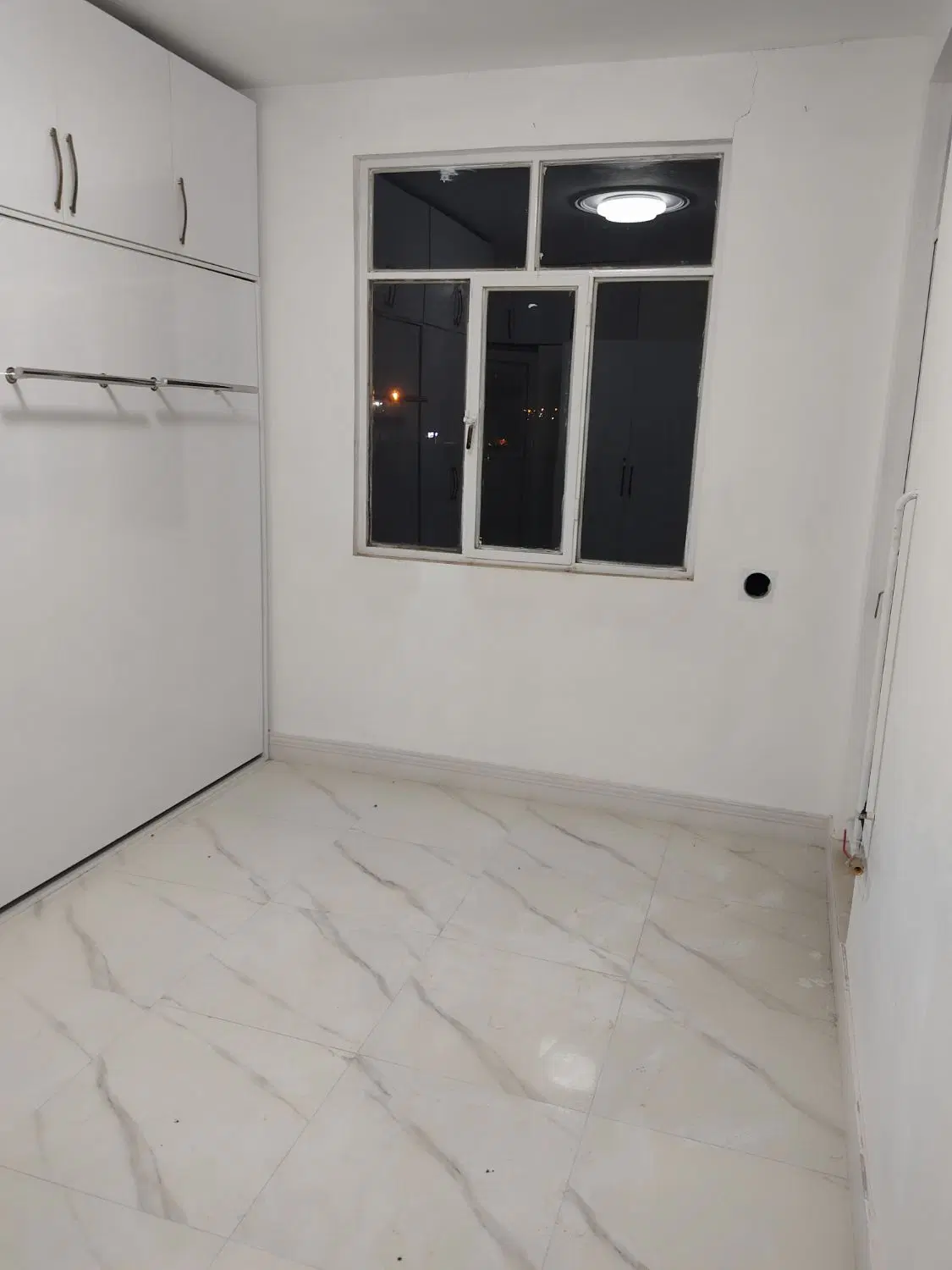 رهن یک واحد فول امکانات در خیابان دانشگاه (نامیله)