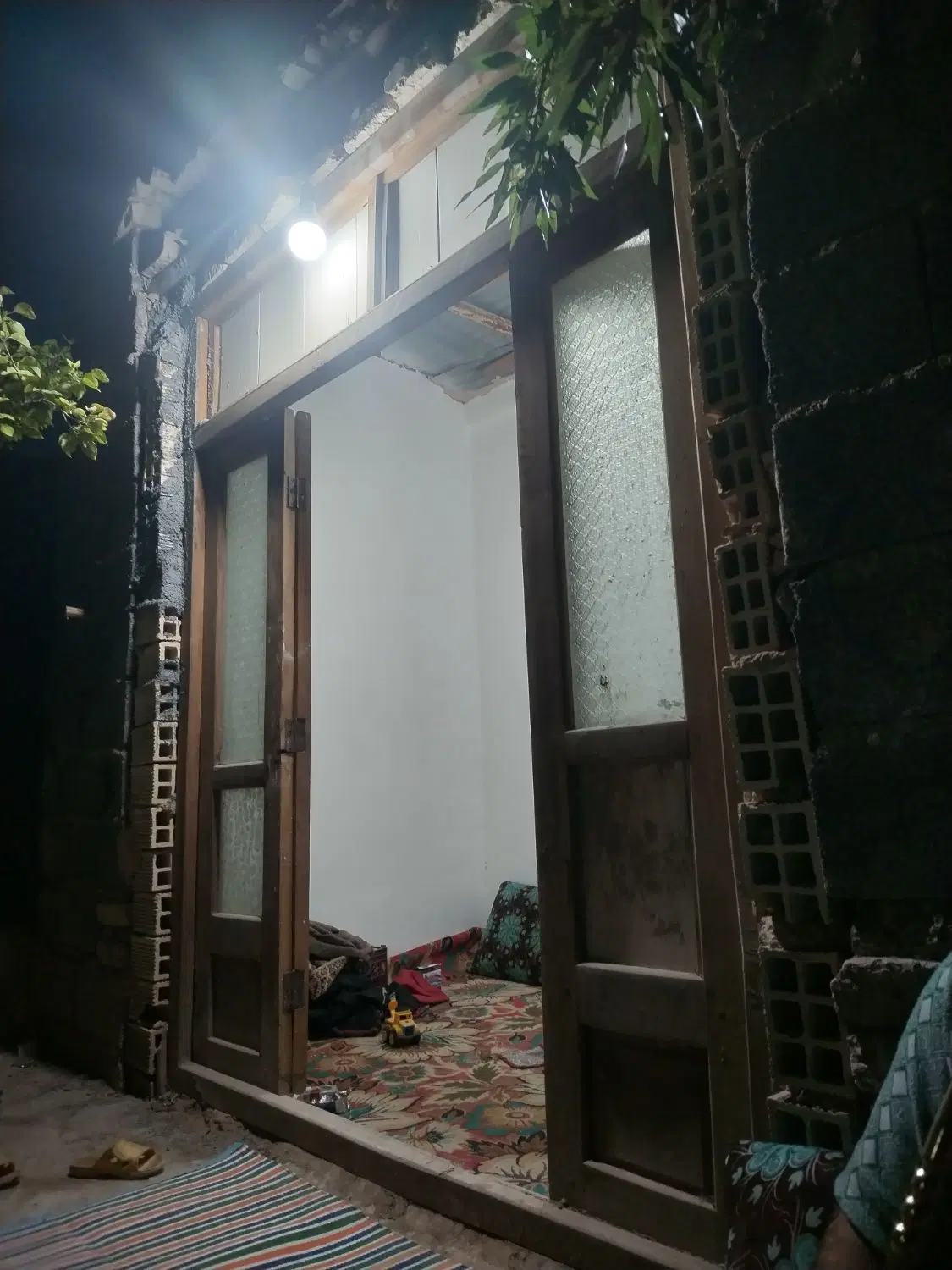 باغ 1000 متری قلعه سفید. خیابان حسن اباد
