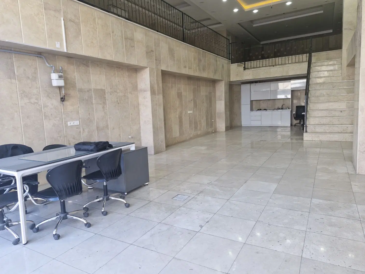اجاره مغازه ۱۰۰ متر مربع کف ۱۰۰ متر مربع نیم طبقه
