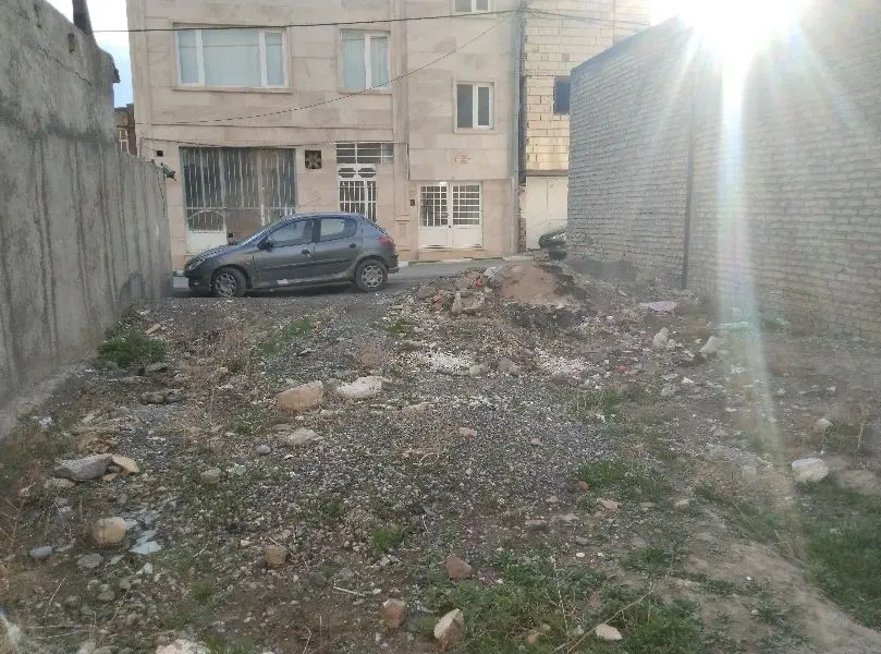 زمین ۱۲۰ متر در ویرانی