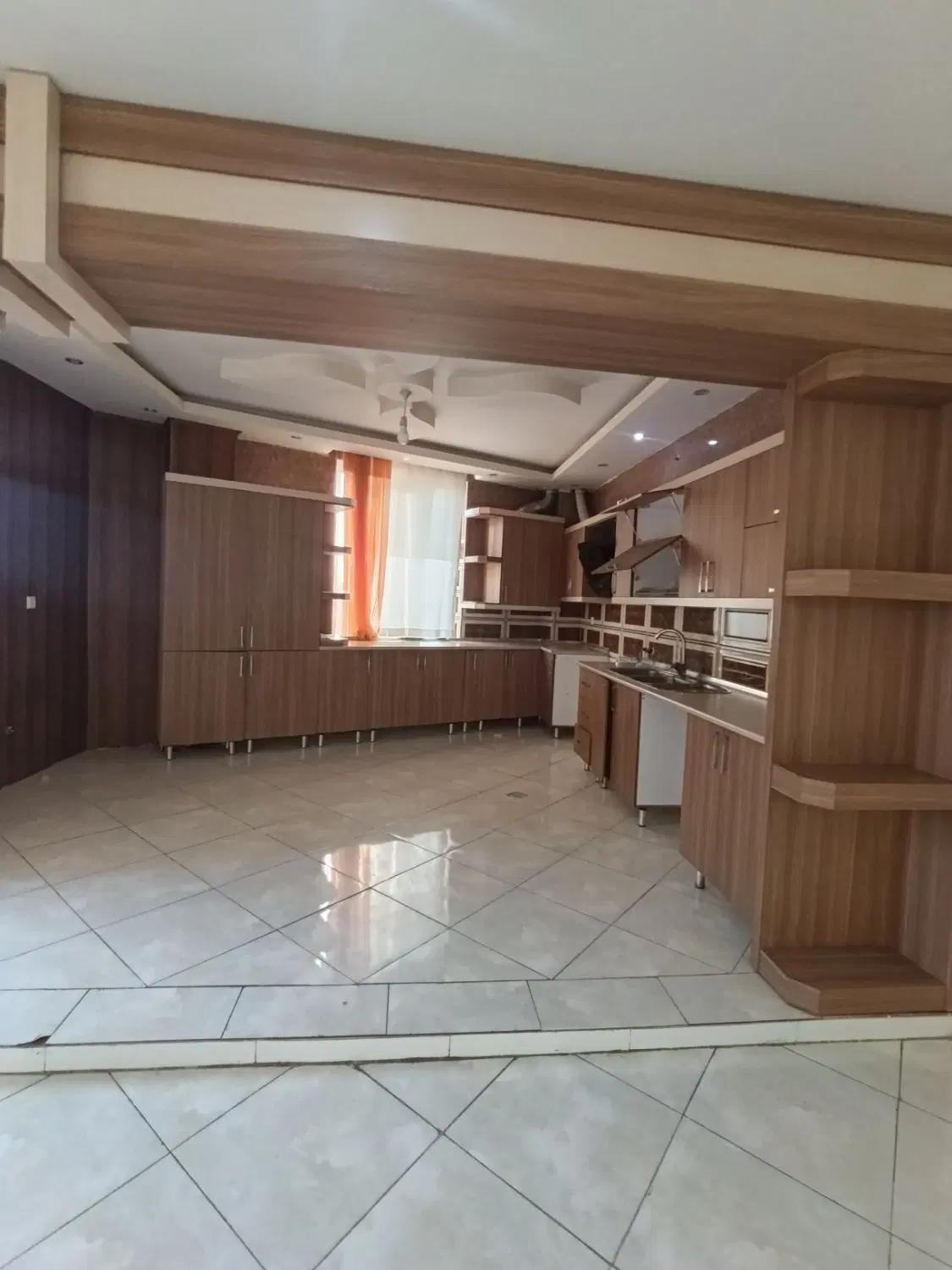 واحد اجاره ای۱۲۱متر