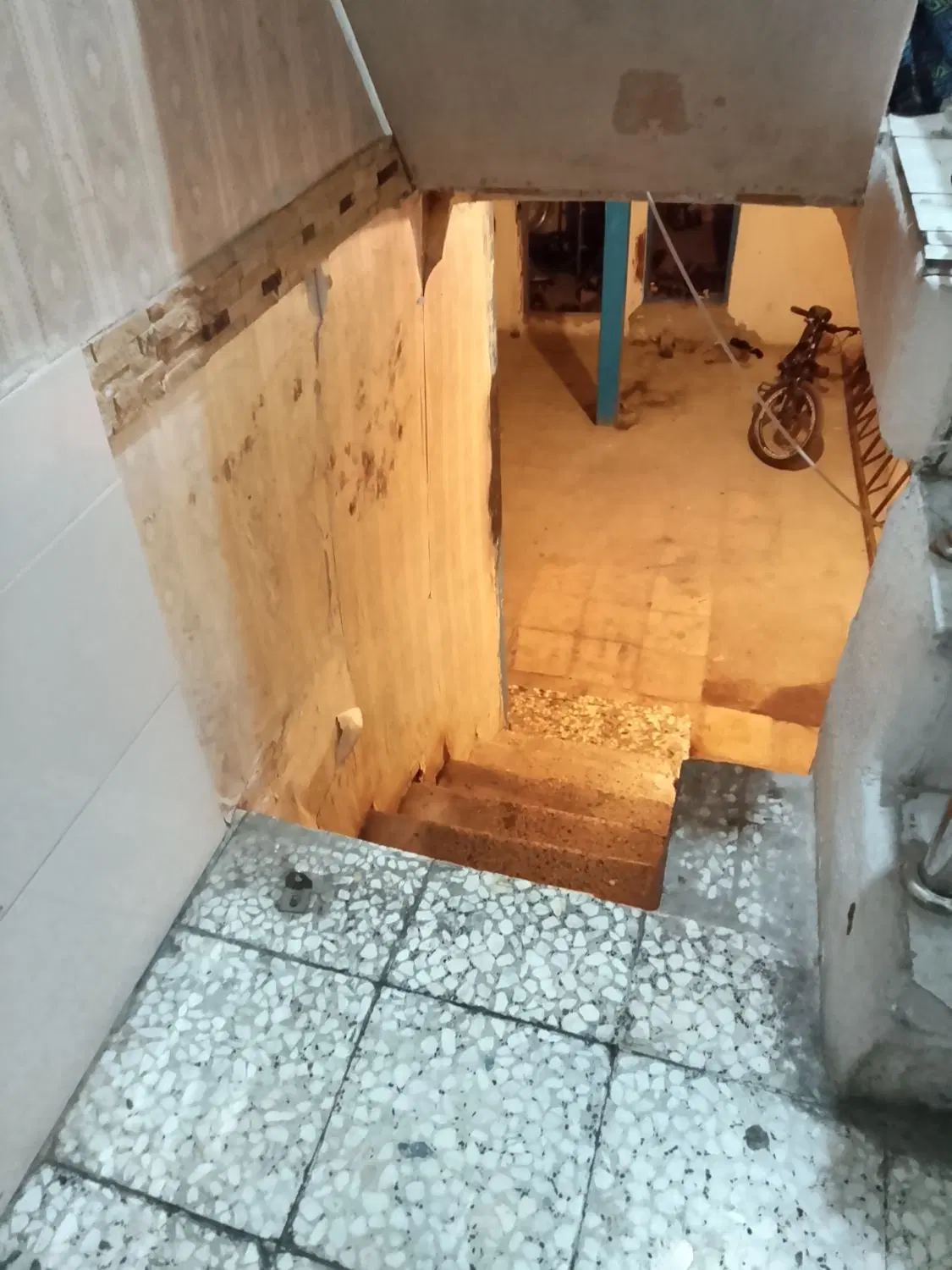 انباری ۶۰ متری