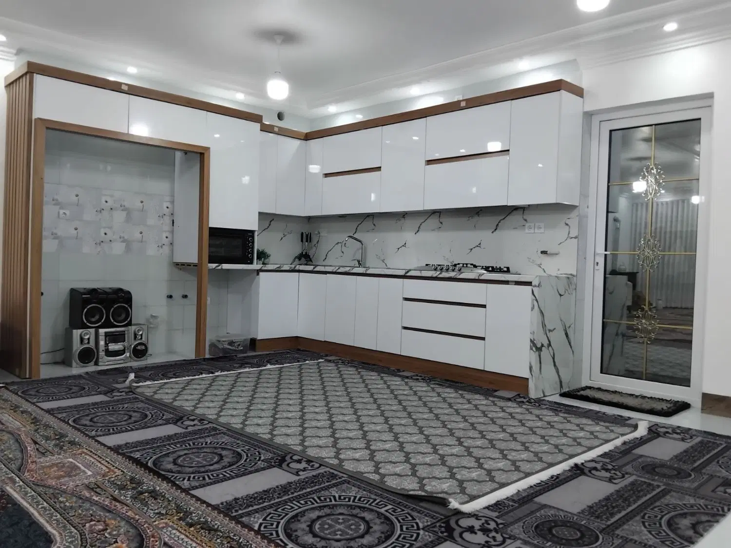 خانه ویلایی واقع در روستاحکیم اباد