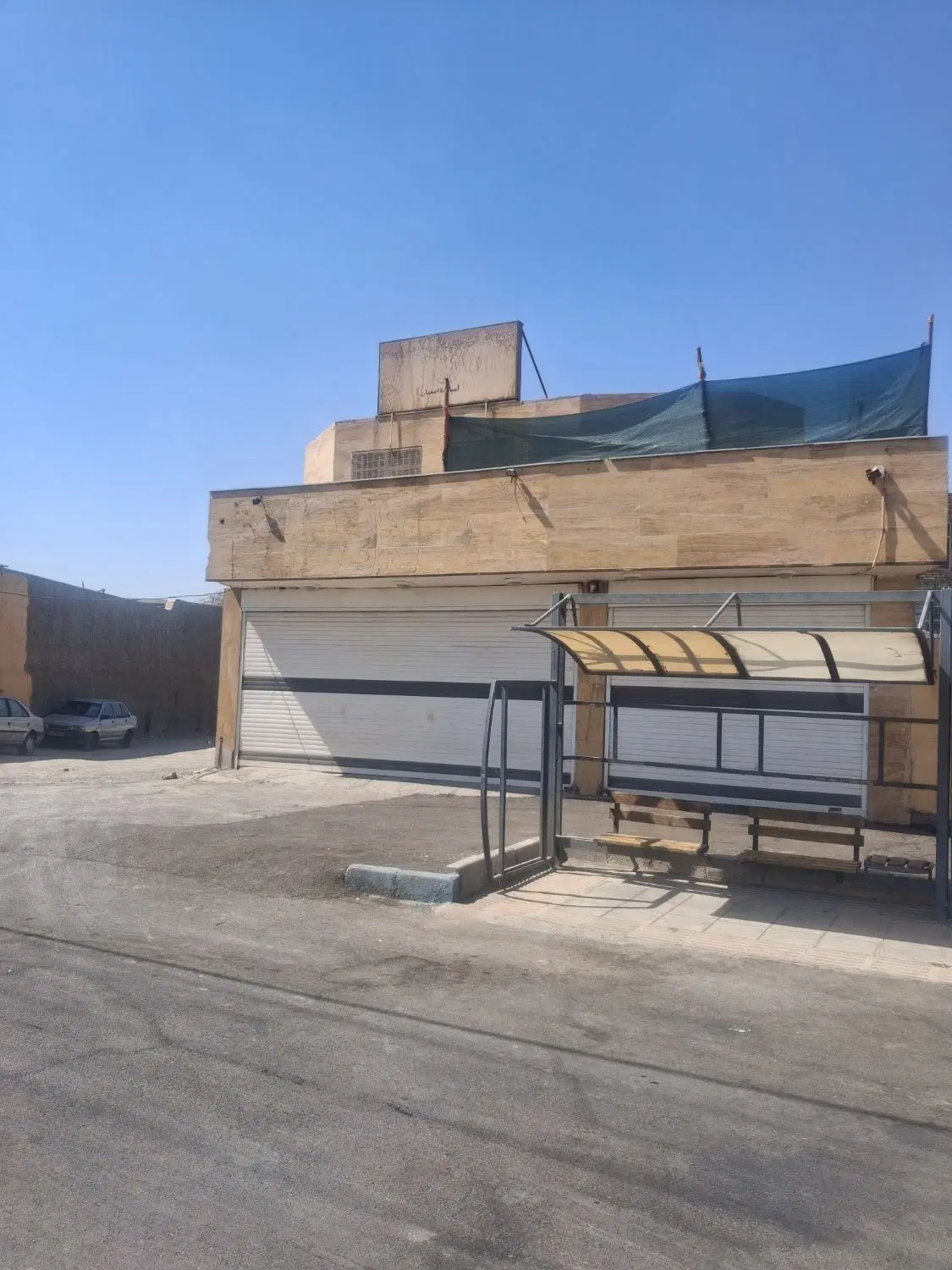 146 متر لب کندرو اتوبان