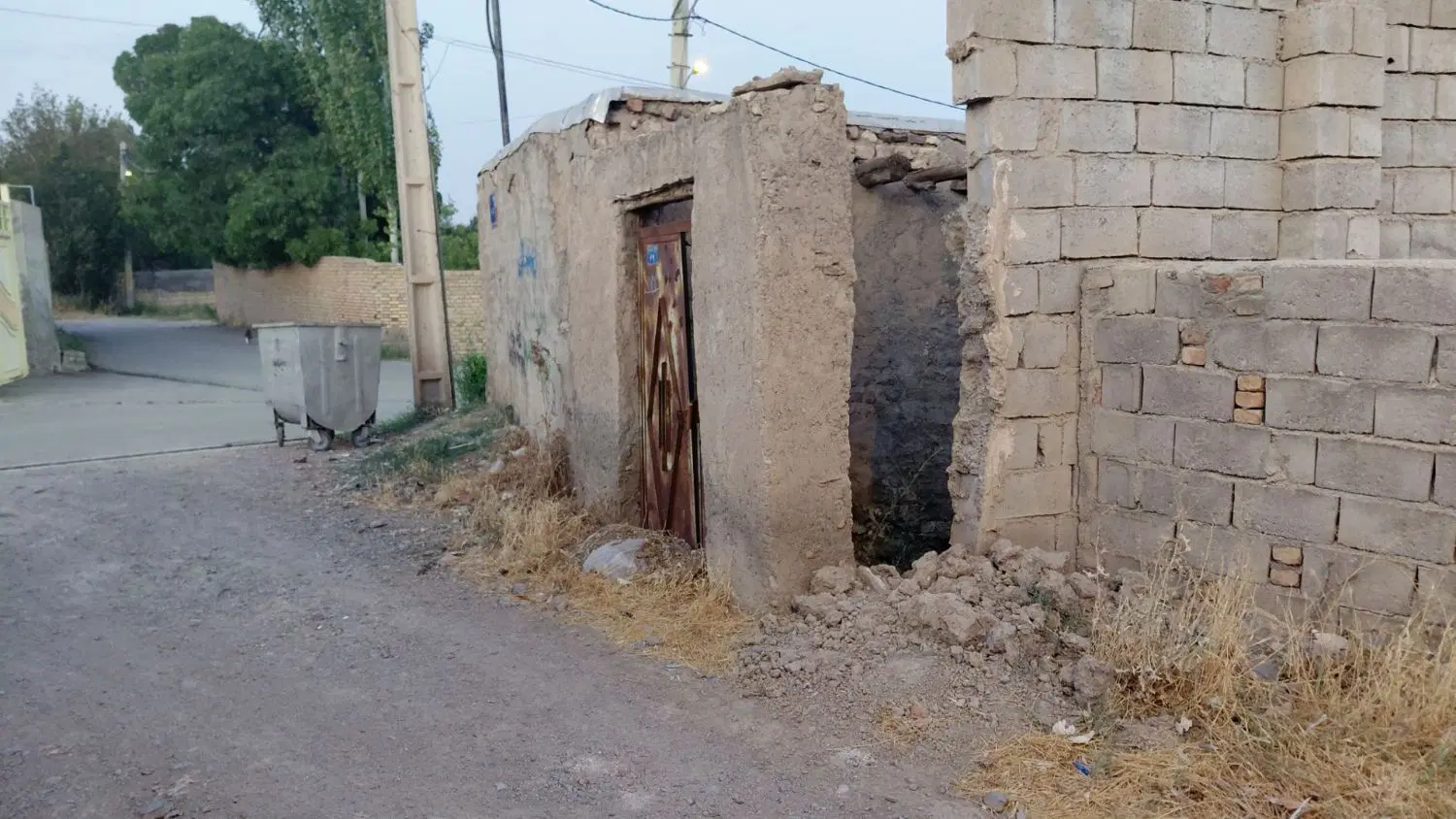 ملک چهار دیواری در روستای ارباط