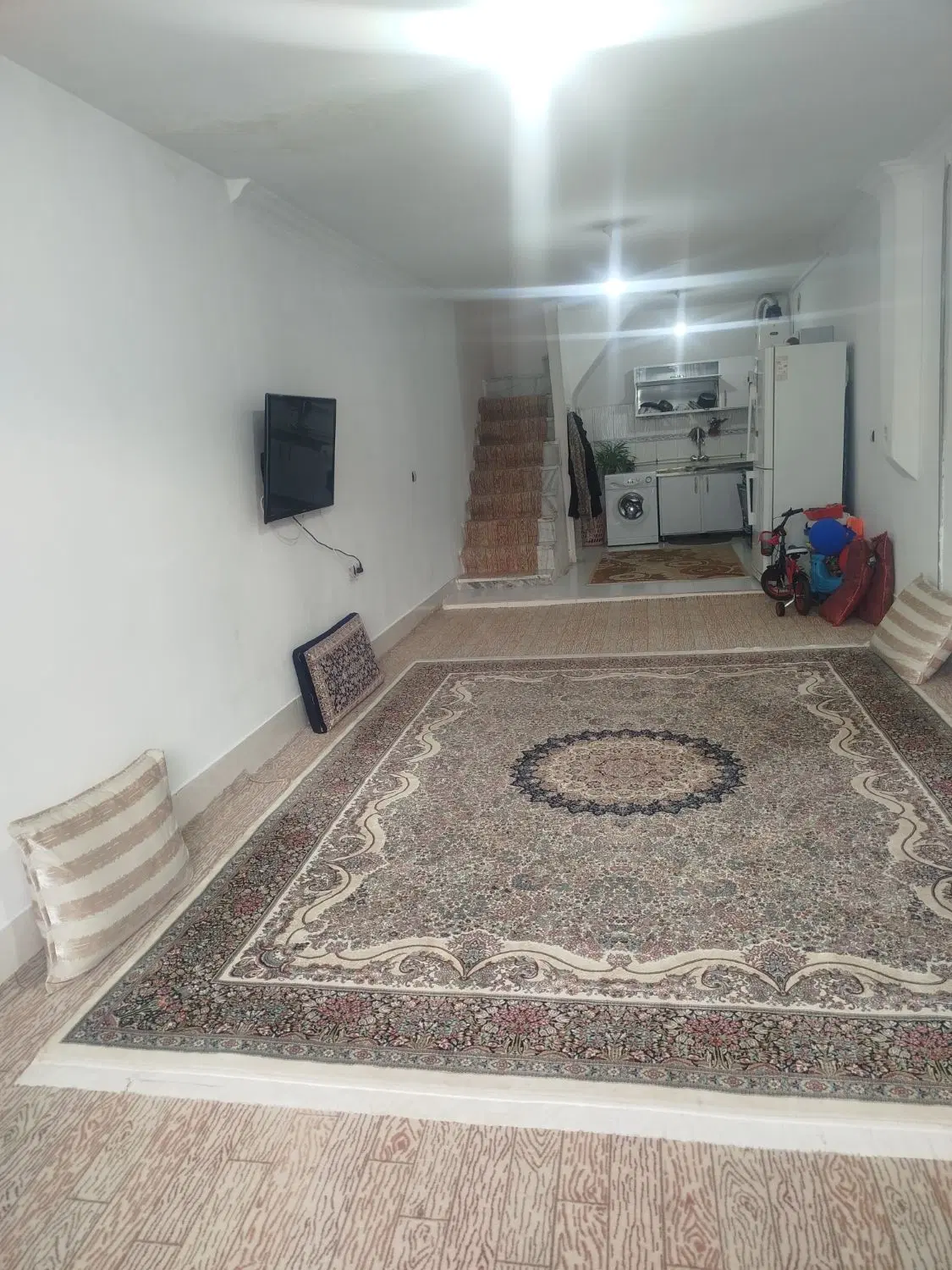 خانه فروشی بلوارجلال زمین ۹۰ بنا ۸۰  املاک سیاوش.