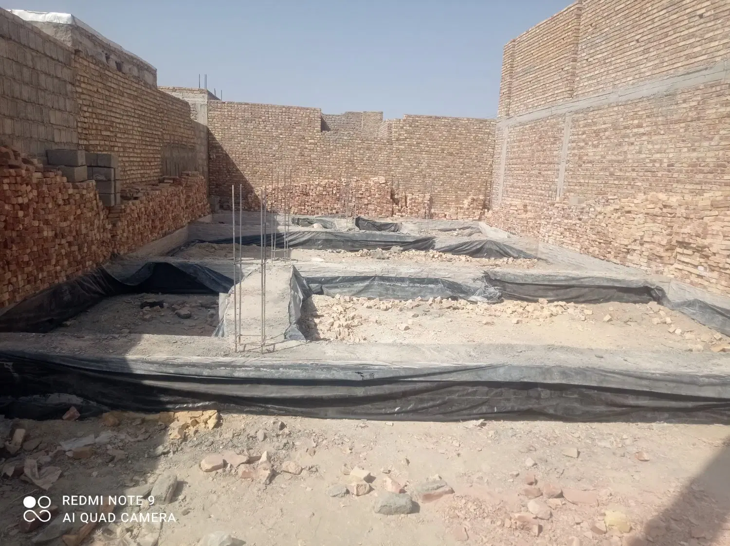 زمین هوشک