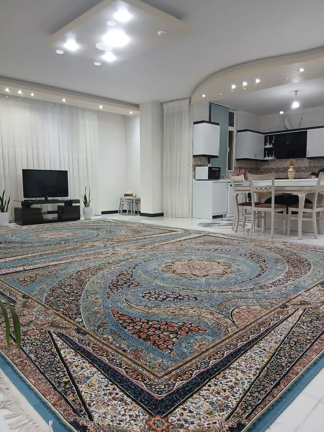آپارتمان تک واحدی سه خوابه