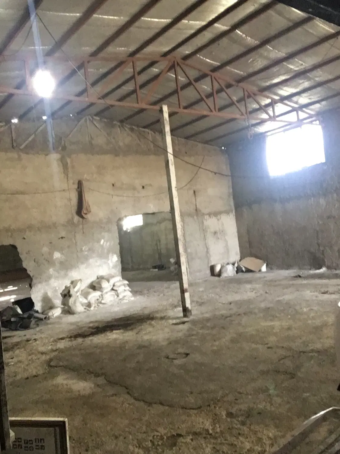 اجاره ۳۰۰ متر سالن با برق ۳فاز ۲۵ آمپر
