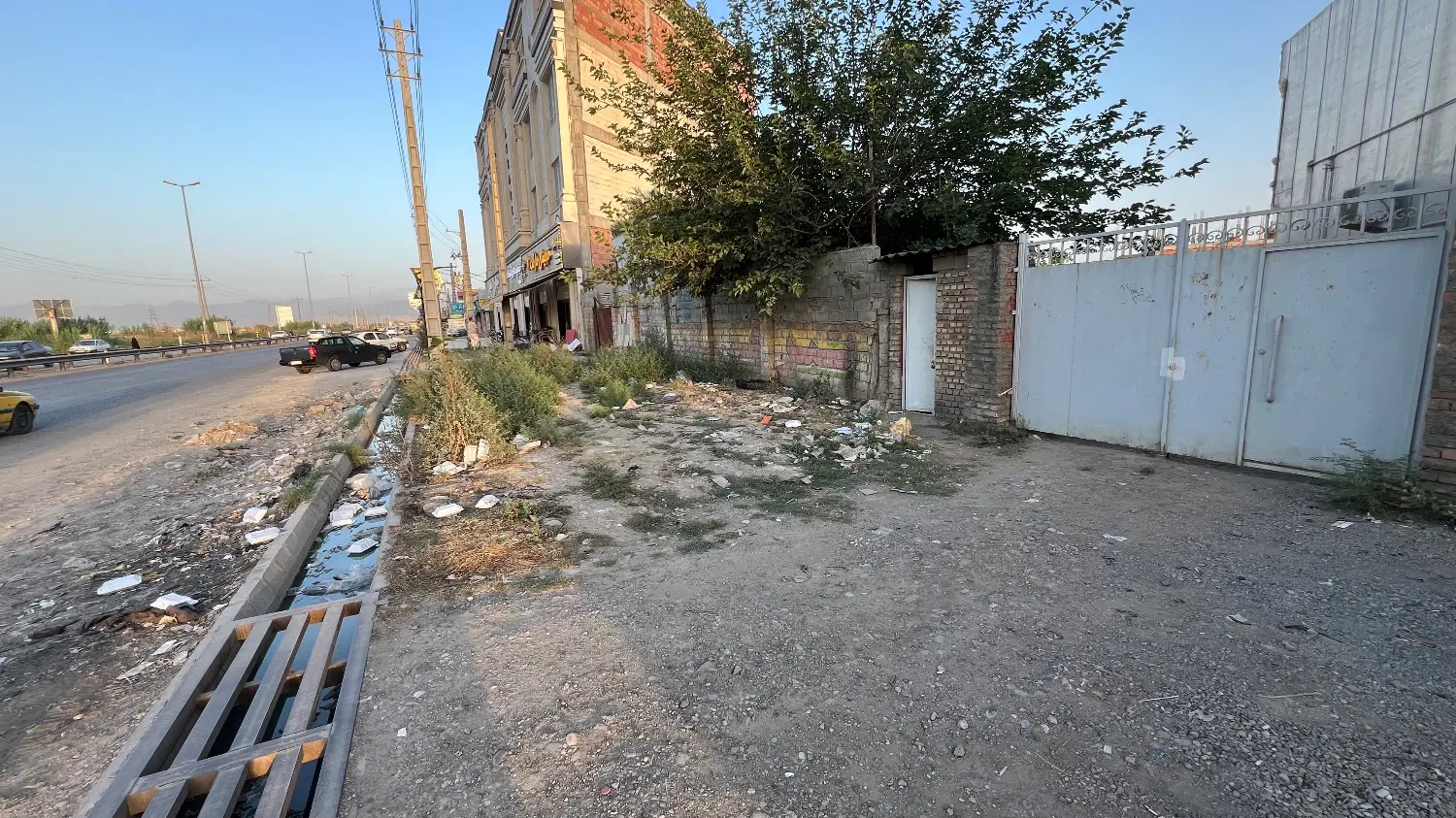 زمین فروشی