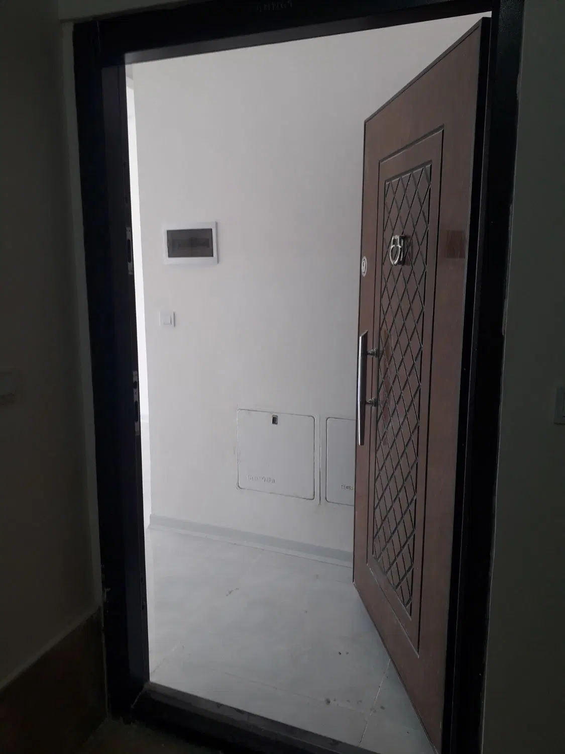 همخونه موجه و بی حاشیه
