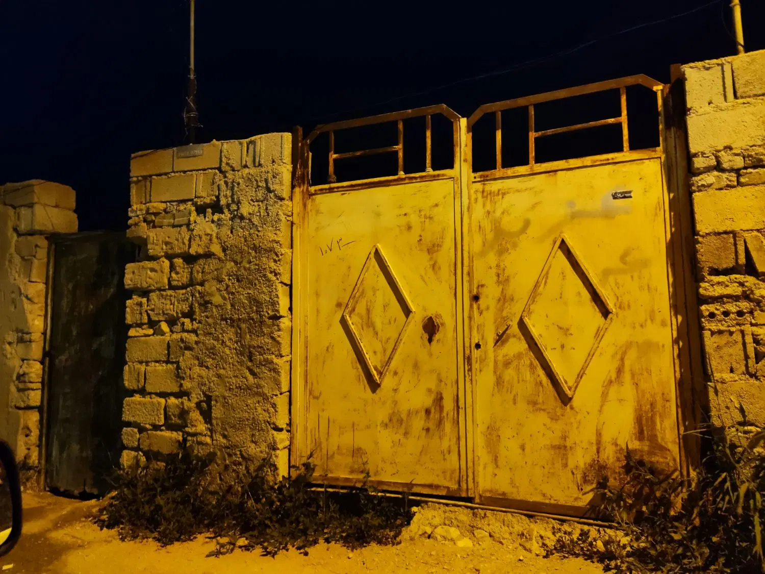 خانه کلنگی چغادک به متراژ ۳۰۴متر کوچه لاله ۱۲