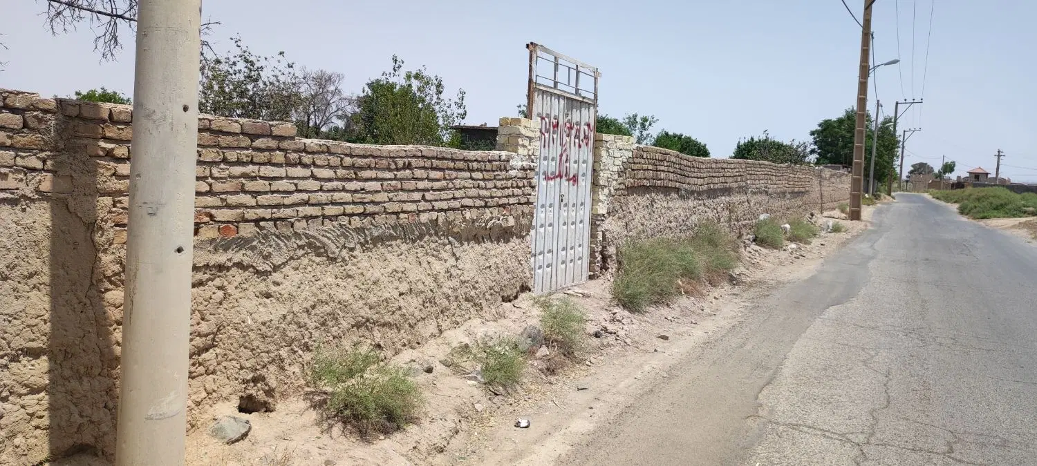 زمین چهار دیواری 277متری