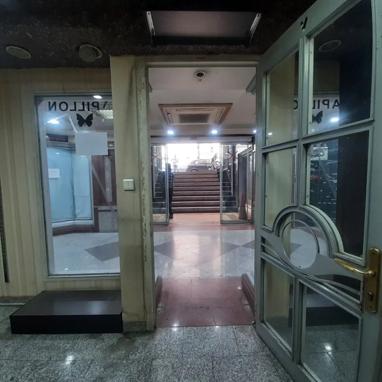 ۲۱متر مغازه با پارکینگ و انباری سندی
