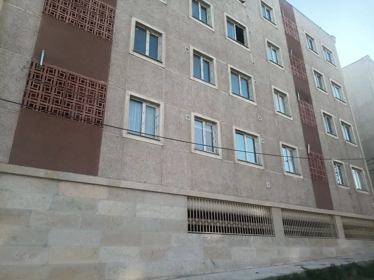 واحد 80 متری فول امکانات