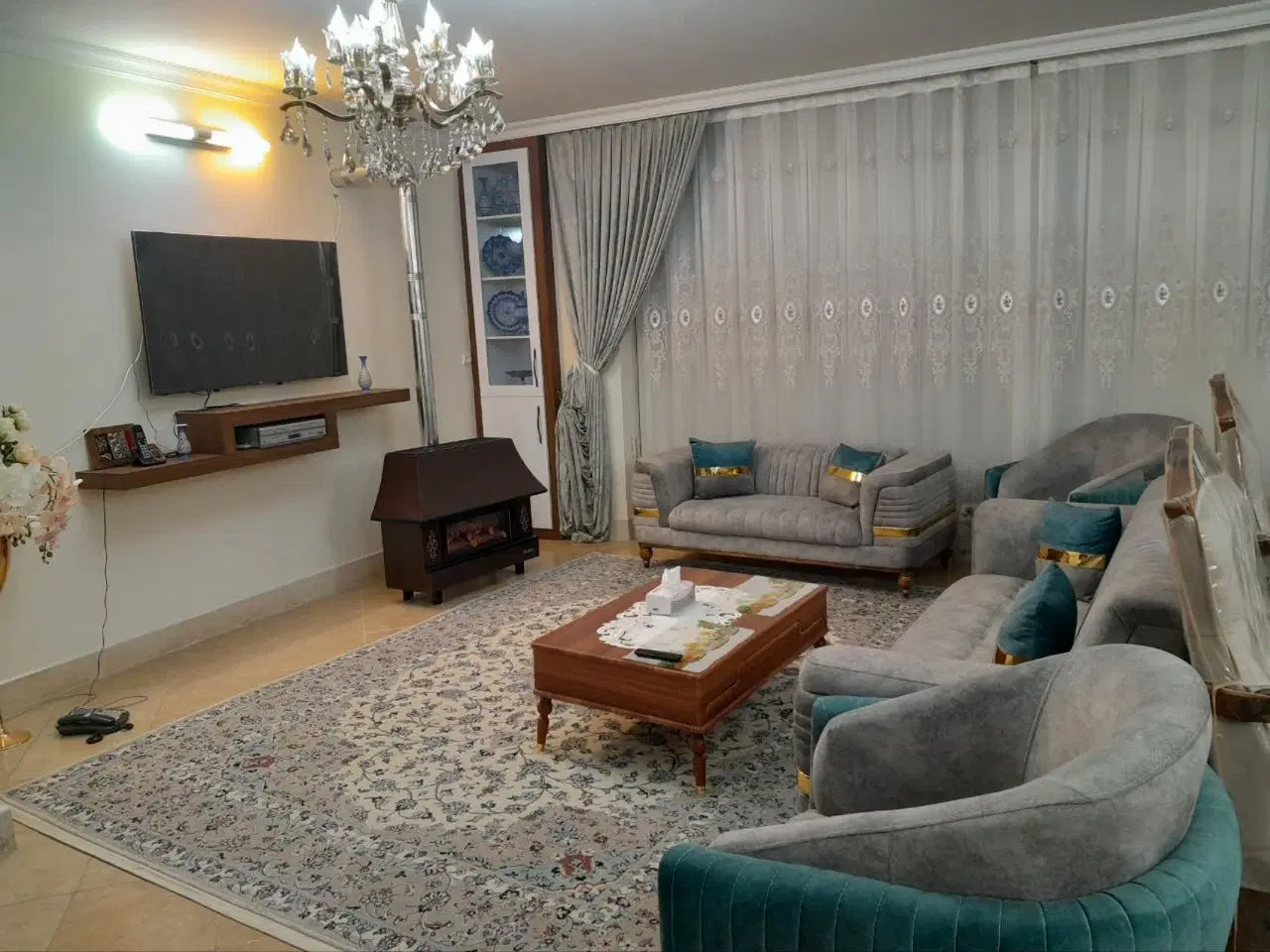 دو واحد آپارتمان با حیاط اختصاصی پر از درخت میوه