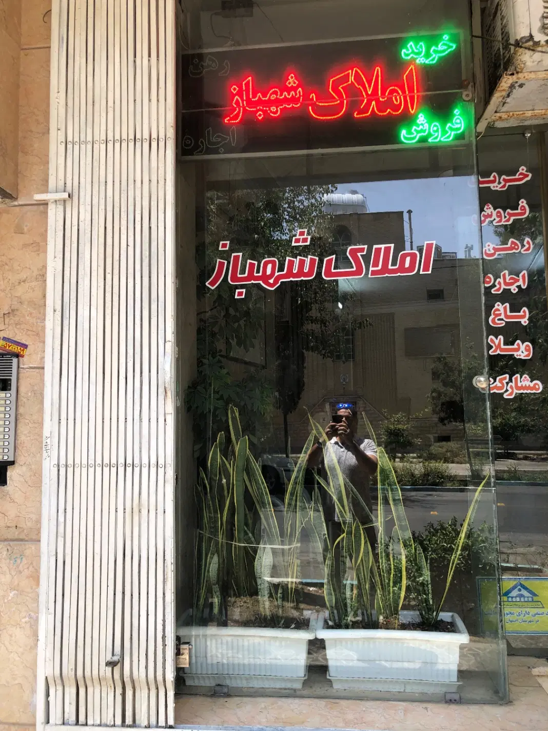 سه خوابه _ طبقه اول _ ۱۶۰ متری_ جنوبی