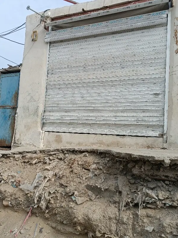 دو باب مغازه وسط بازارمهرستان