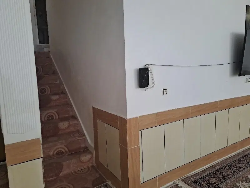 طبقه بالا آپارتمانی