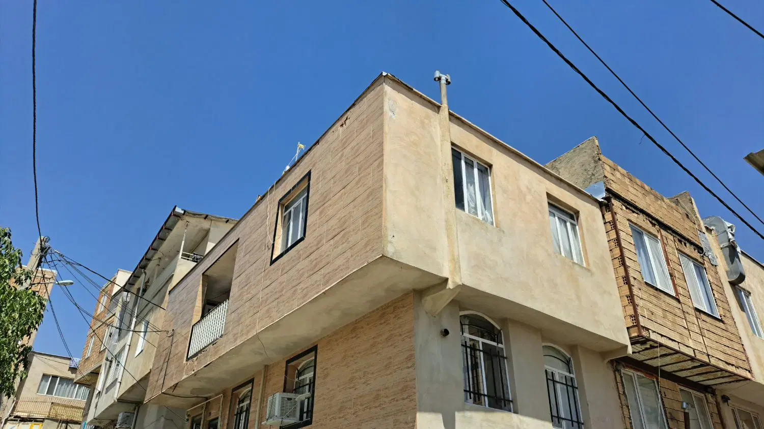خانه ۷۵متری ننله ۳نبش