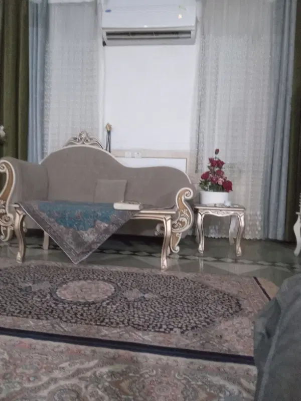 با سلام یک واحد منزل مسکونی لب خیابون صیاد شیرازی