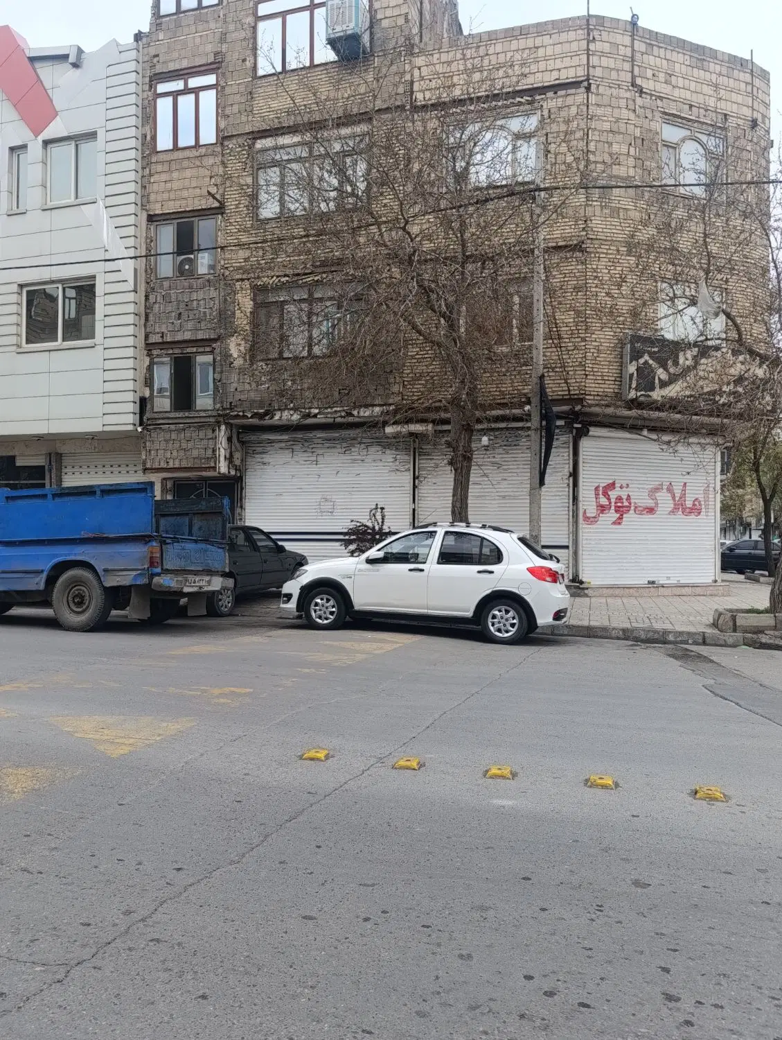 مغازه سر نبش خیابان حشمتی ۲