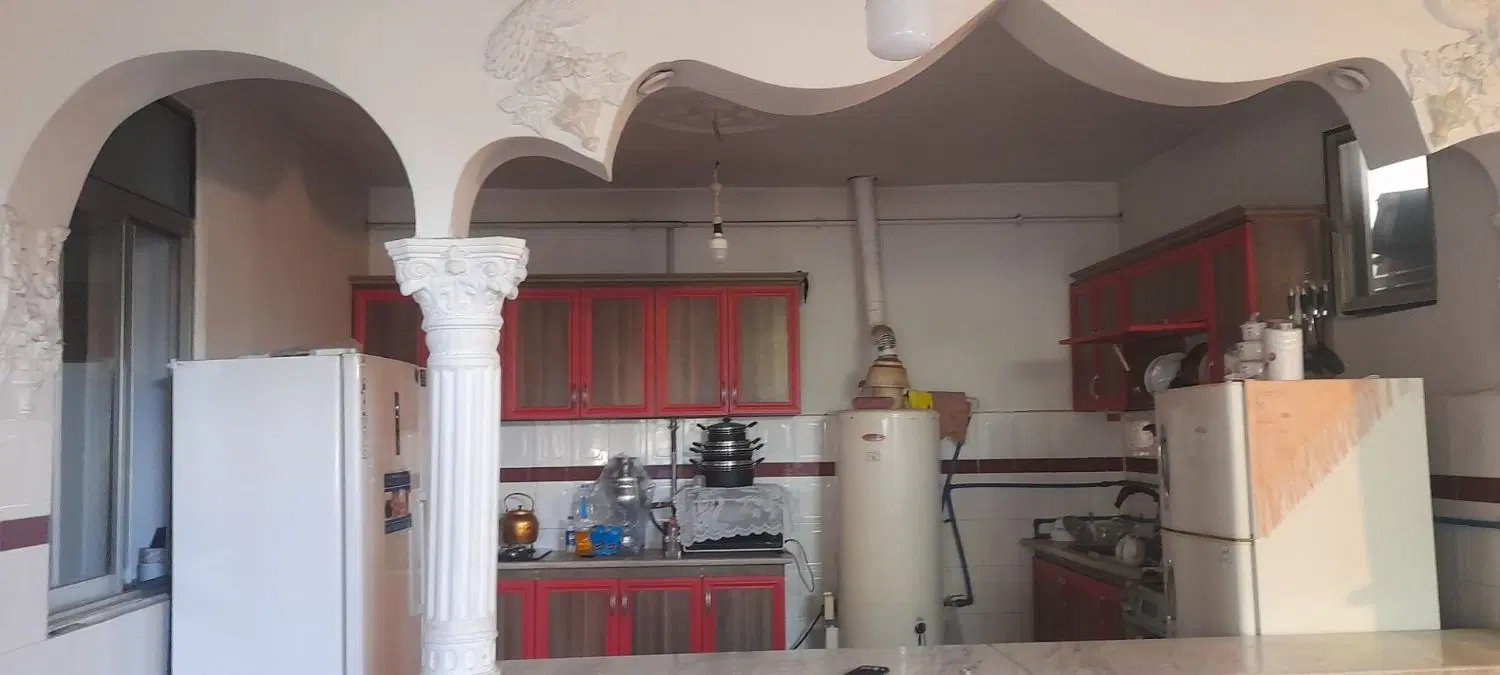 یه باب منزل مسکونی ۳خوابه حیاط بزرگ