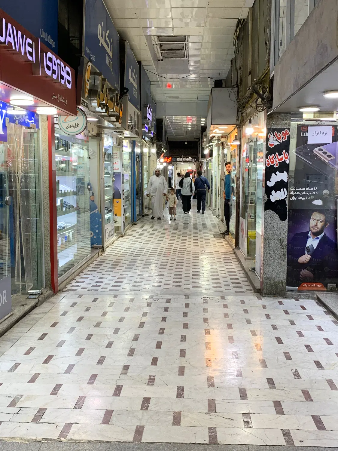 اجاره میز سخت افزار و‌ نرم افزار پاساژ کربلایی