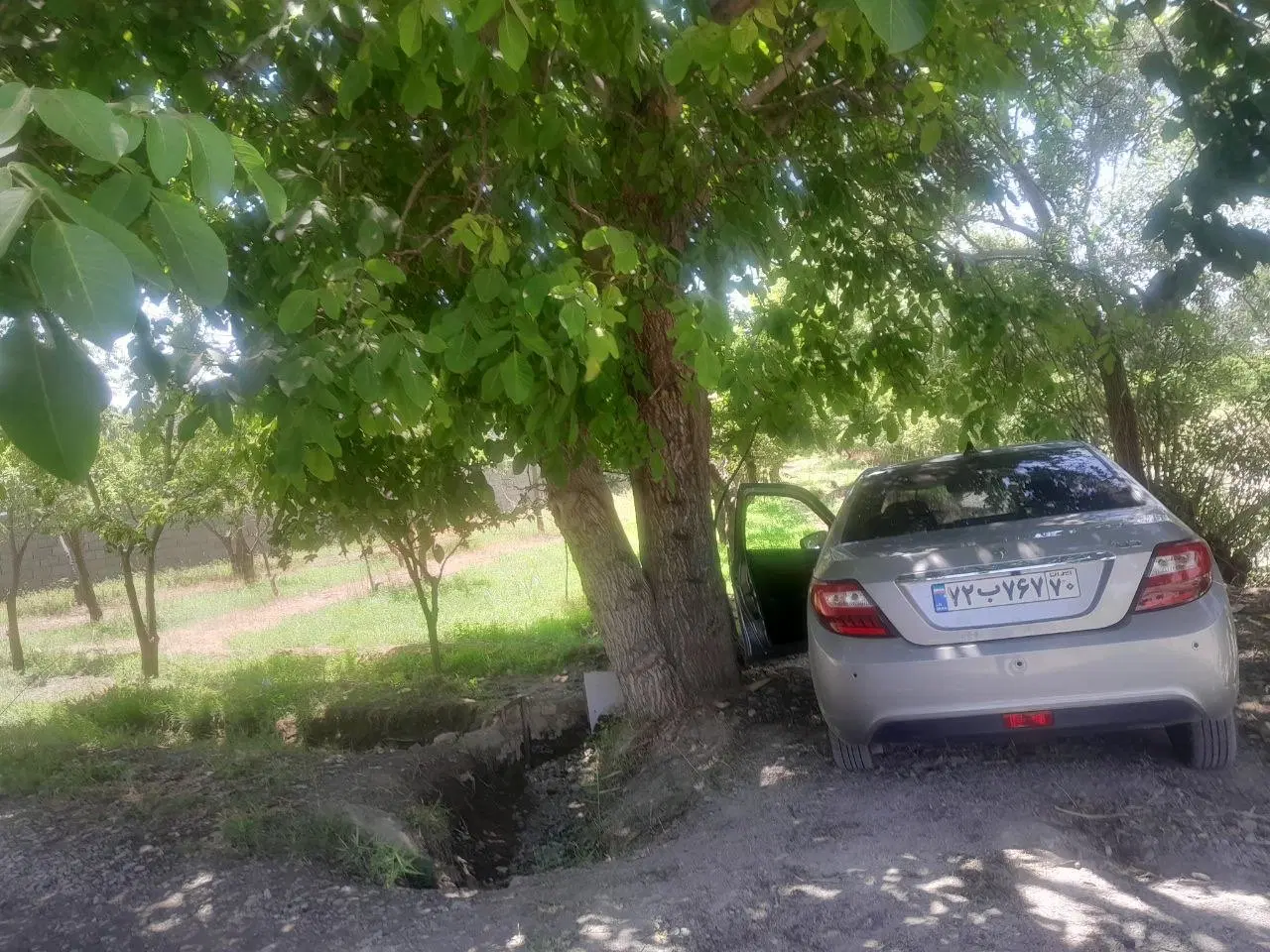 ۶۰۰ متر زمین