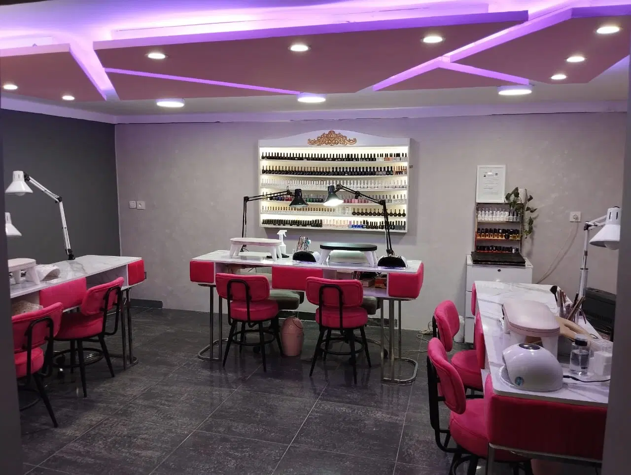 اجاره میز ناخن و تخت مژه