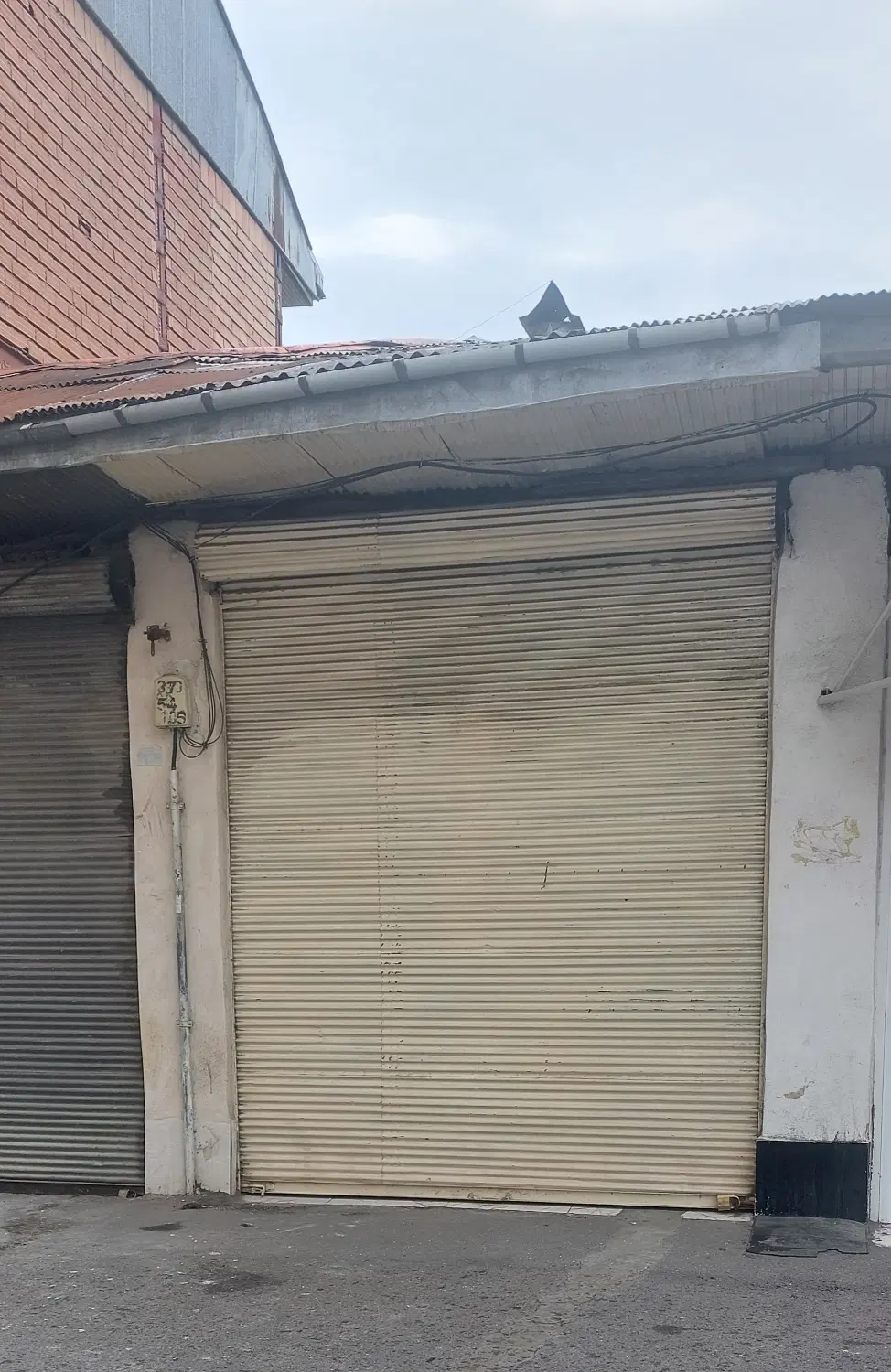 مغازه ۱۲ متری با نسق معتبر