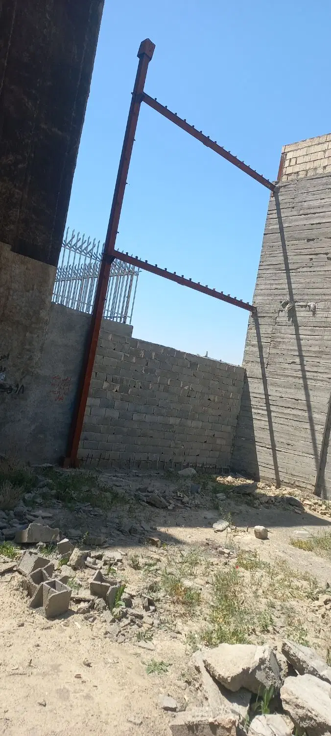 زمین حاشیه باغ روبروی پارک زائر