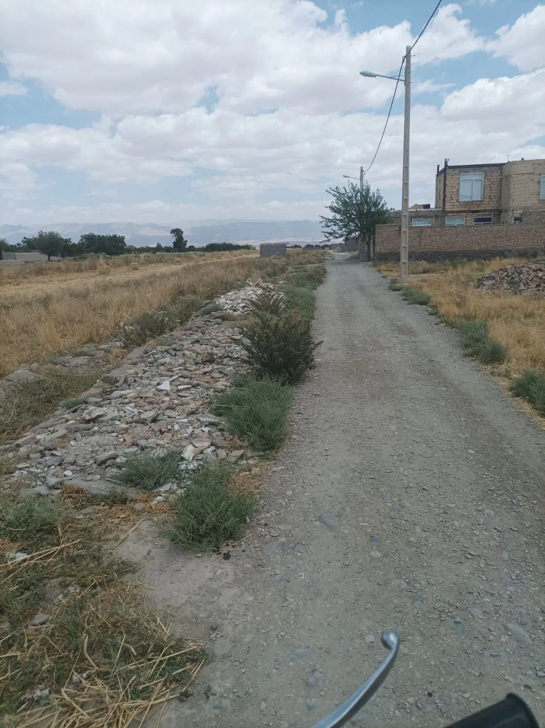 زمین فروشی