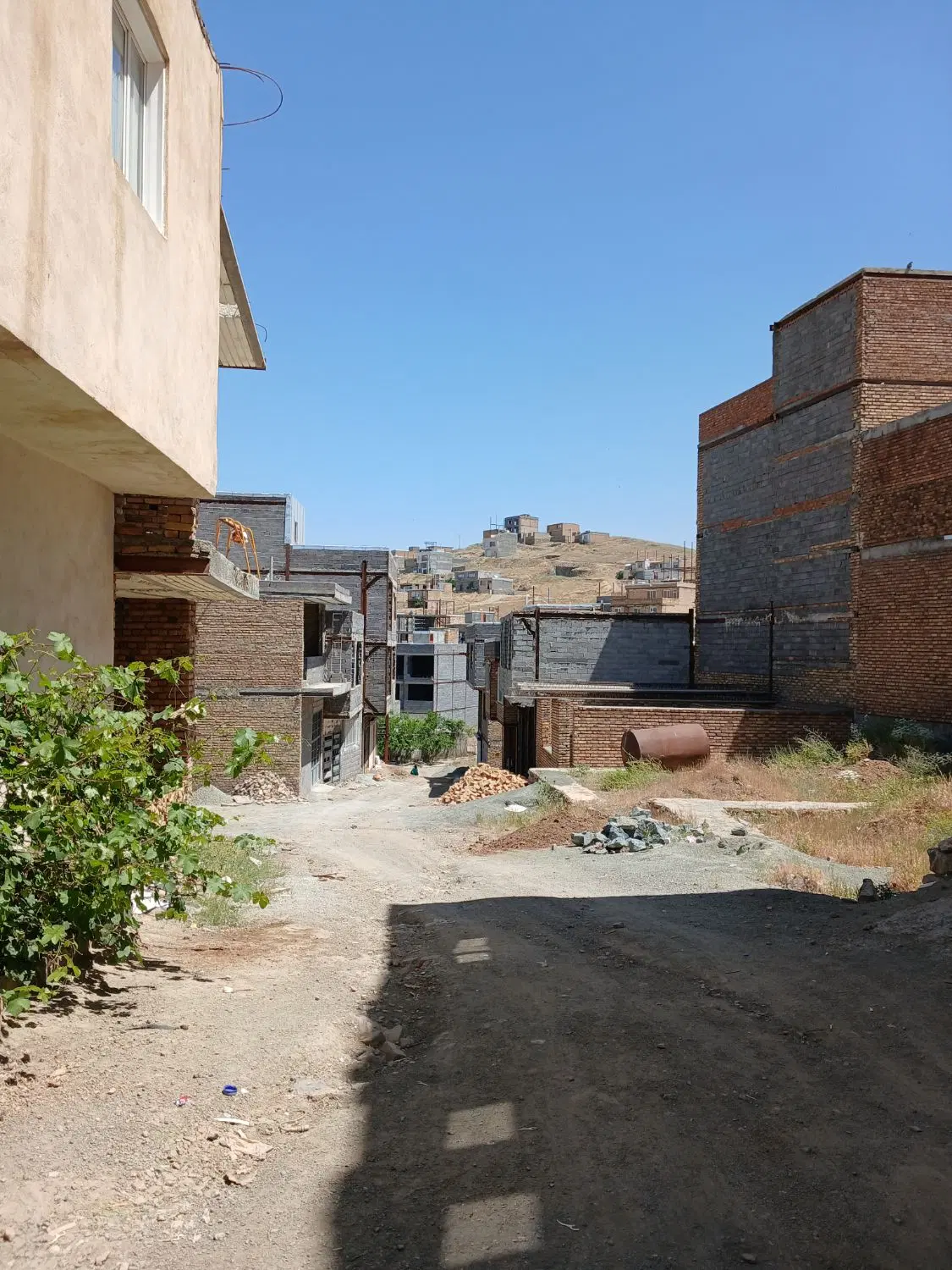 خانه نیمه کاره آساوله